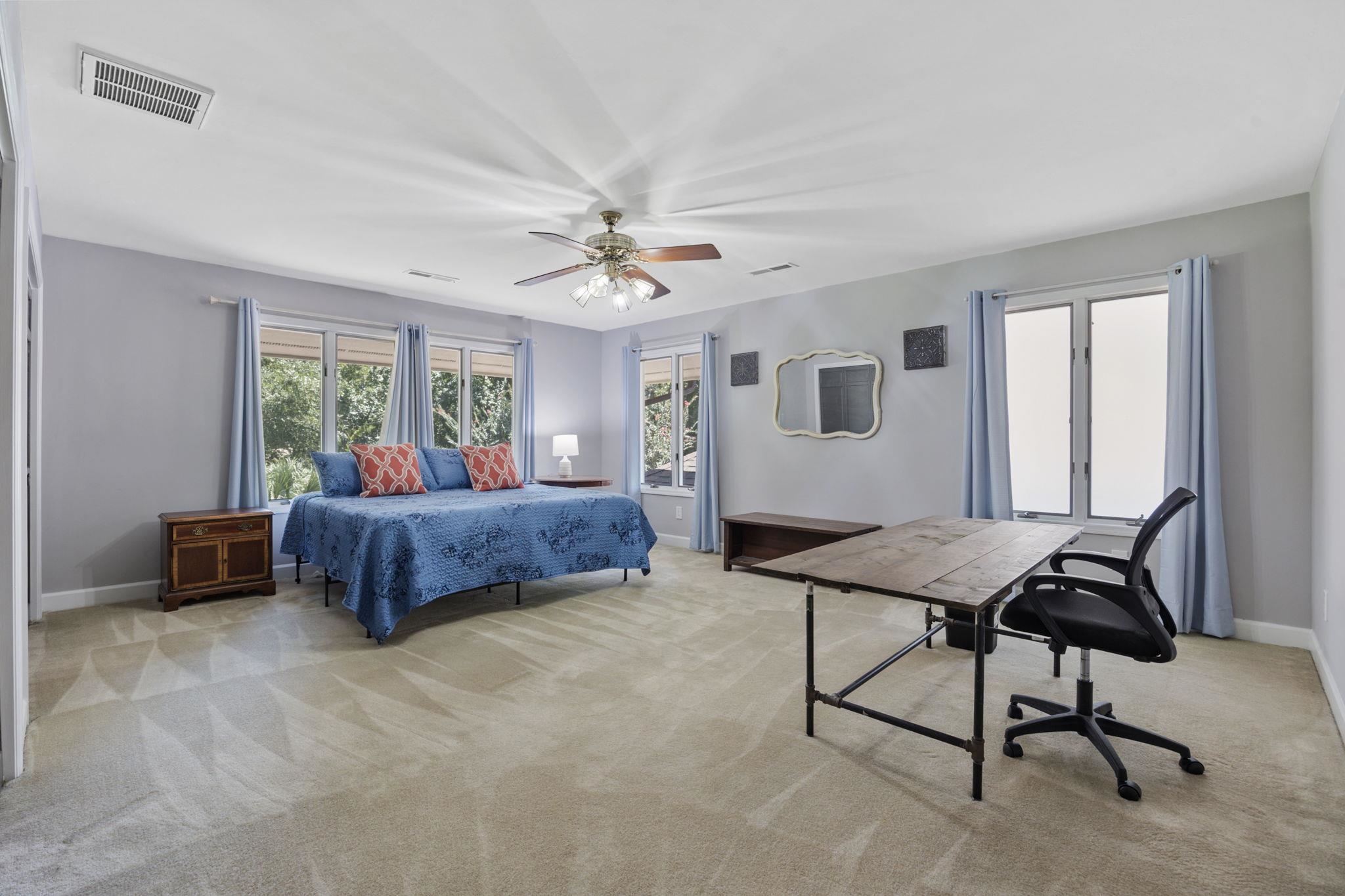 302 Mohican Dr. 