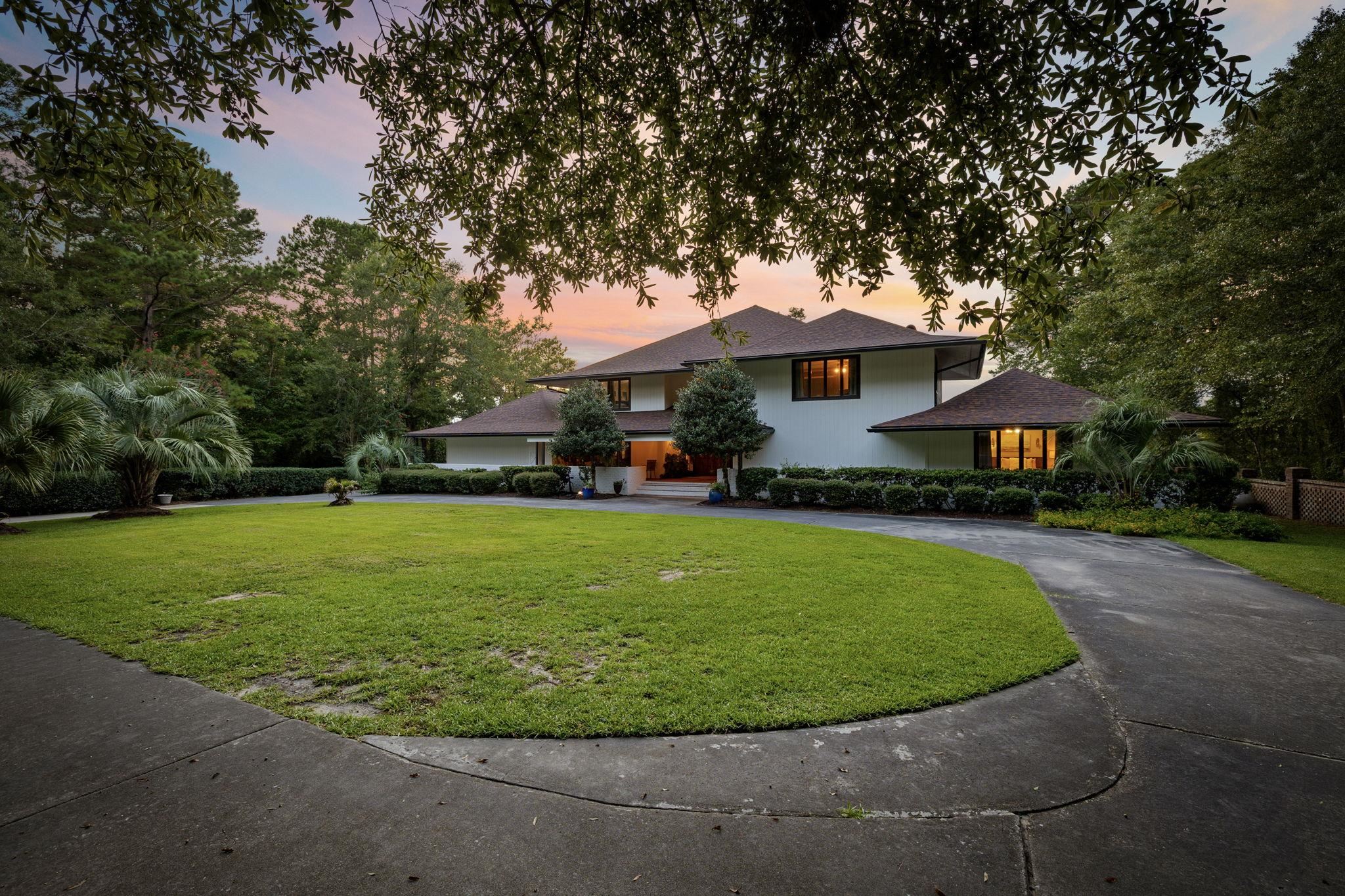 302 Mohican Dr. 