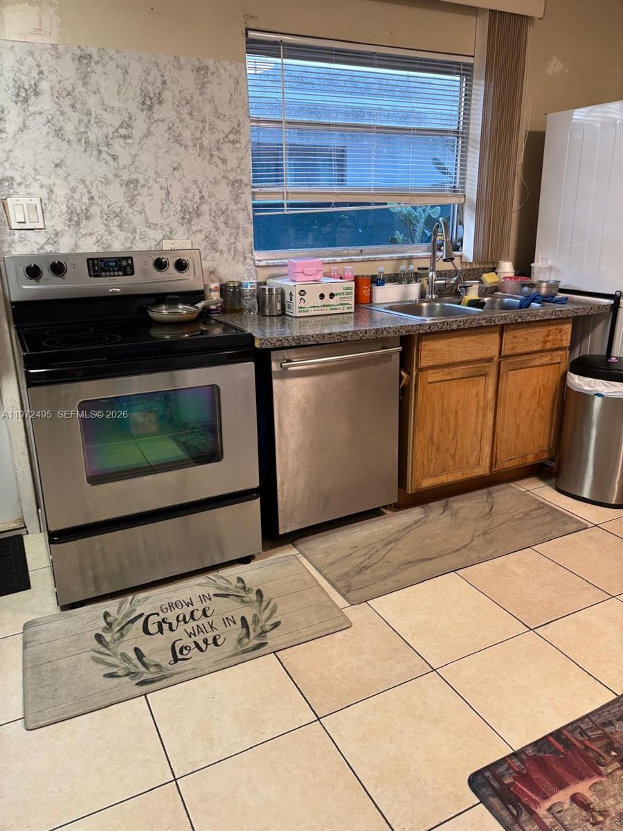 Homes for sale in Dania Beach, FL | 4610 Sw 43Rd Ter, Dania Beach, FL 33314 | MLS# A11972495