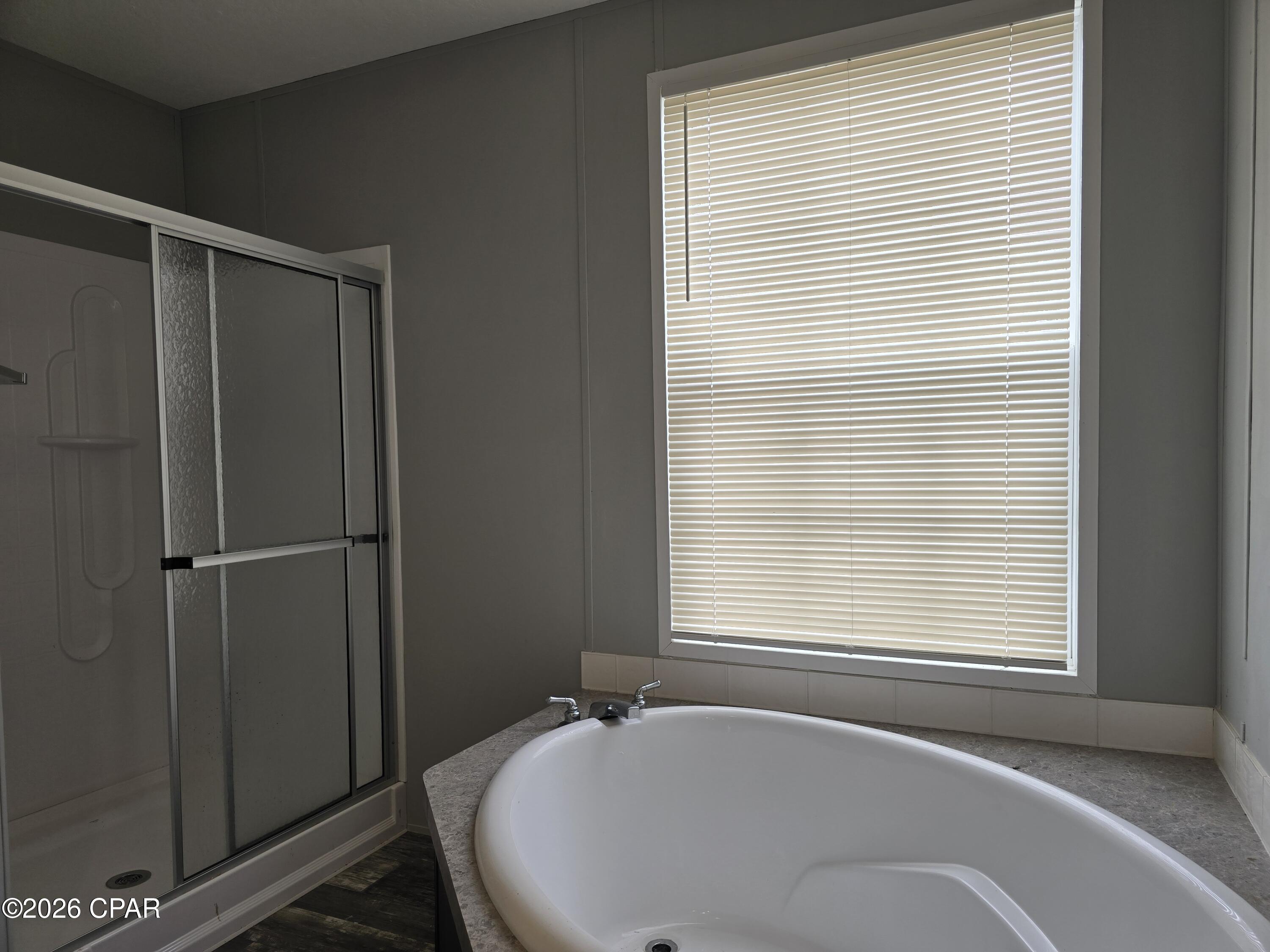 Image 12 For 233 Avenue  