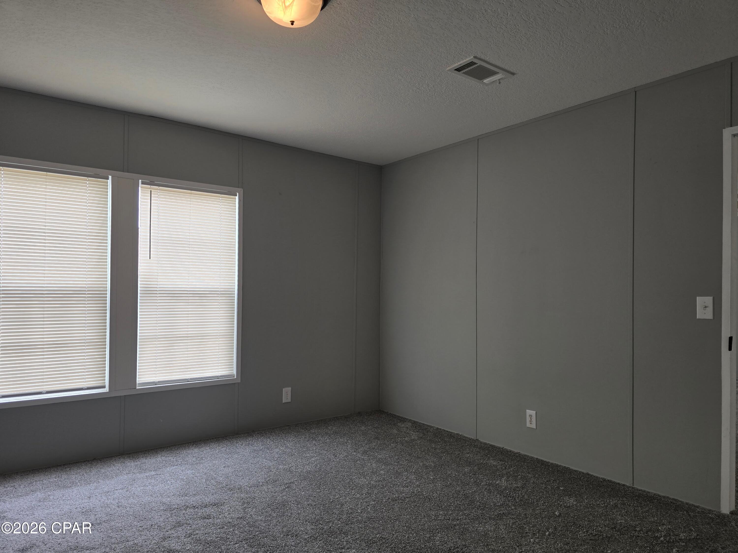 Image 13 For 233 Avenue  