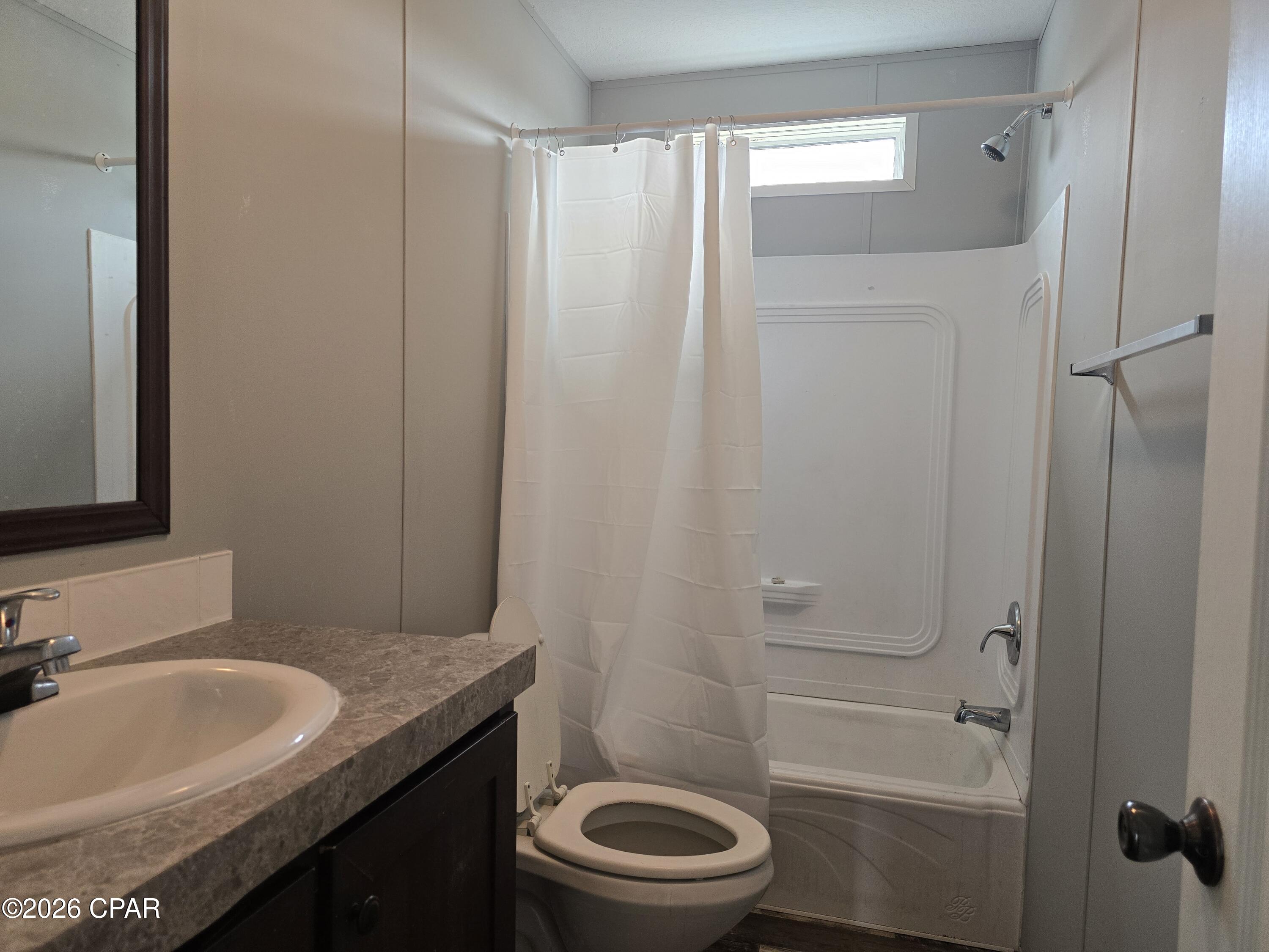 Image 15 For 233 Avenue  