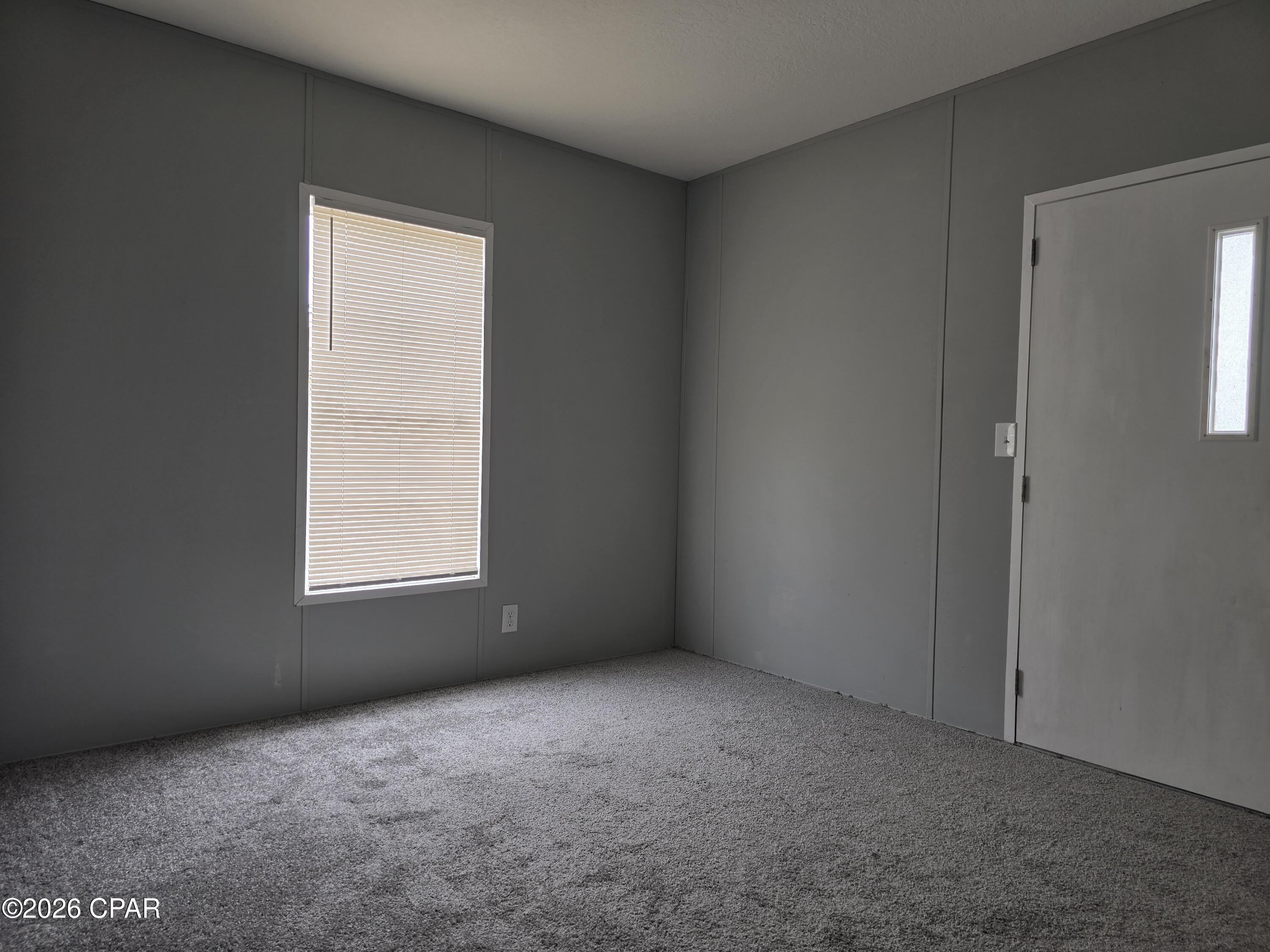 Image 16 For 233 Avenue  