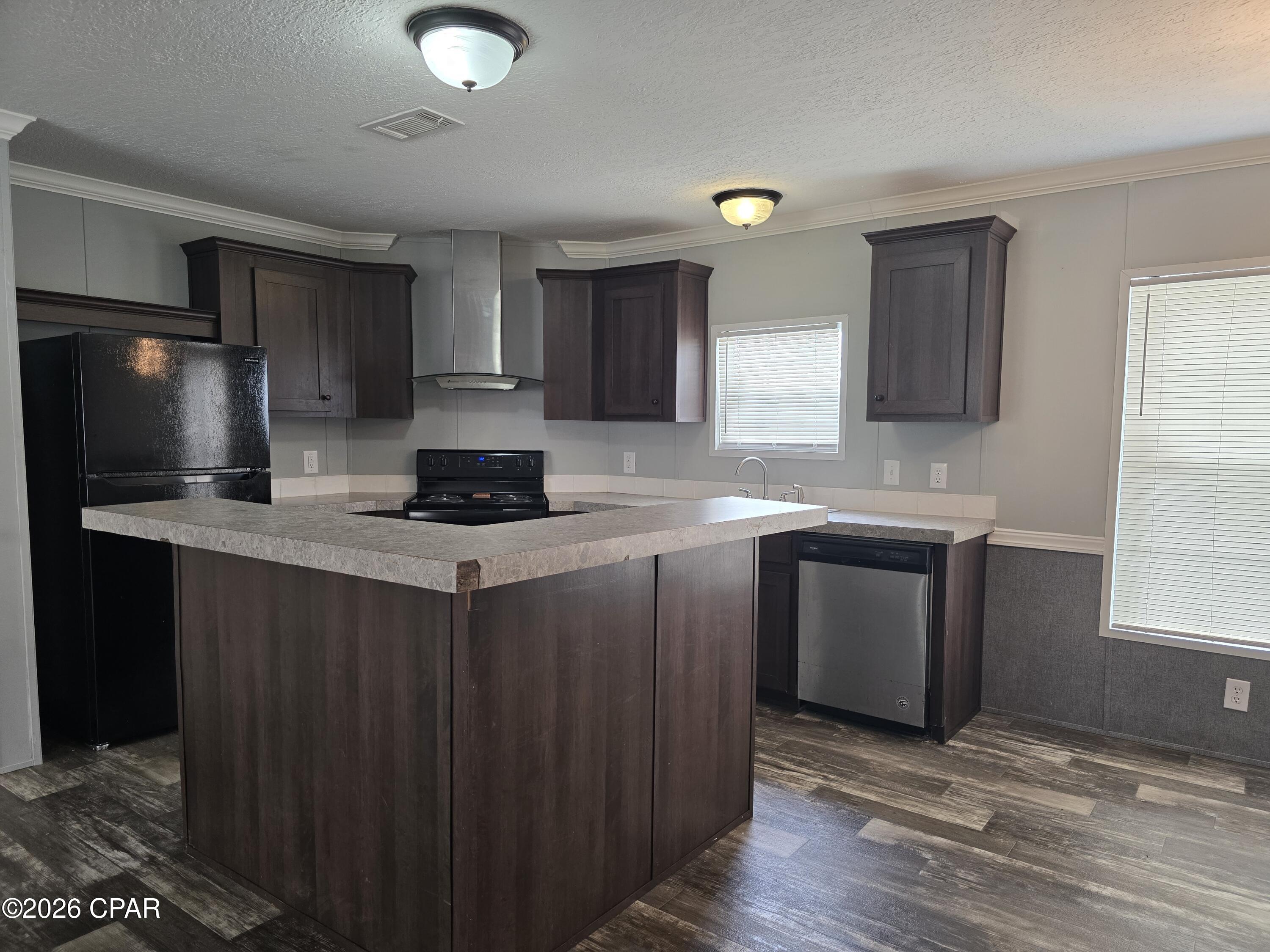 Image 3 For 233 Avenue  