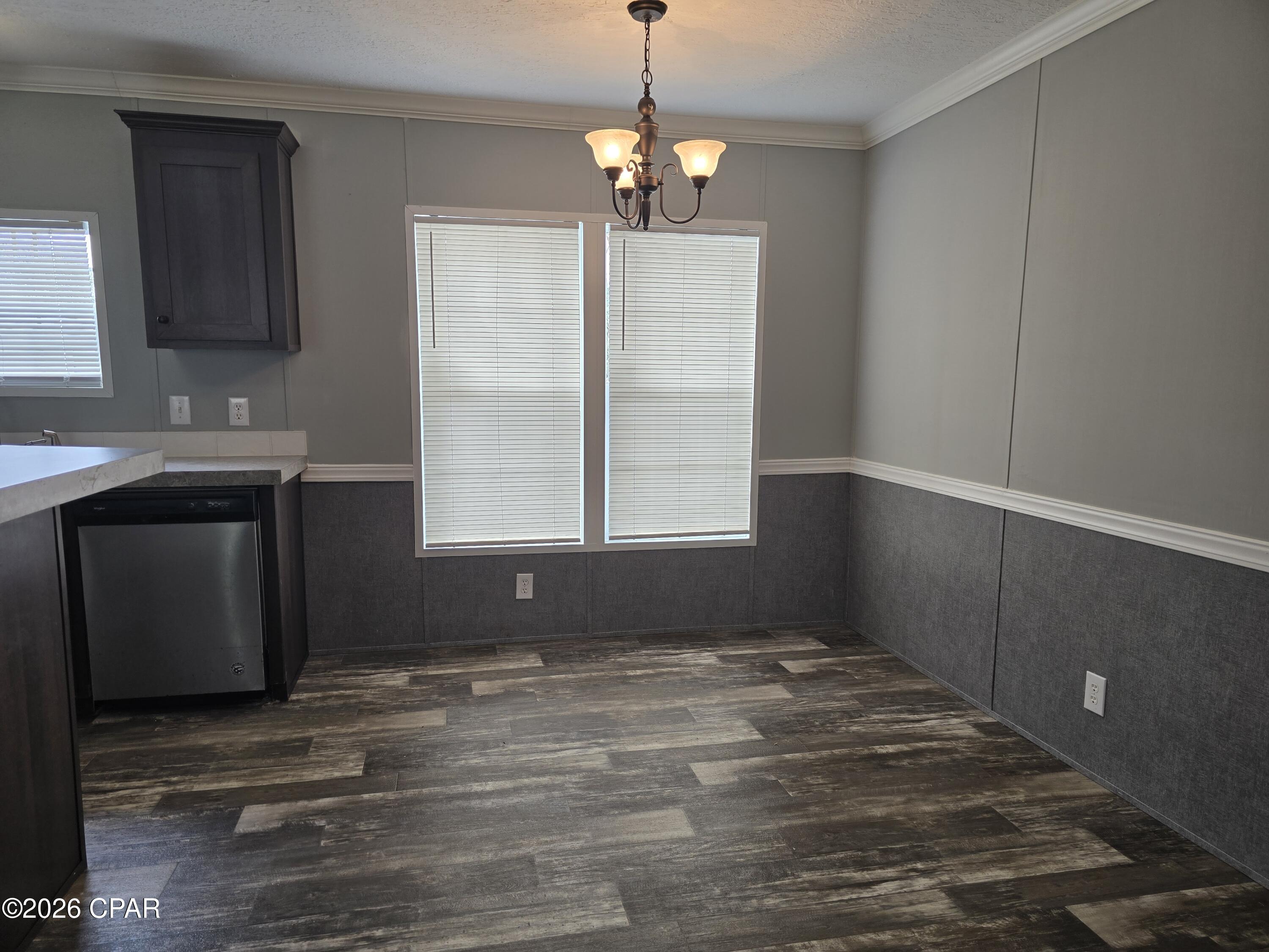 Image 4 For 233 Avenue  