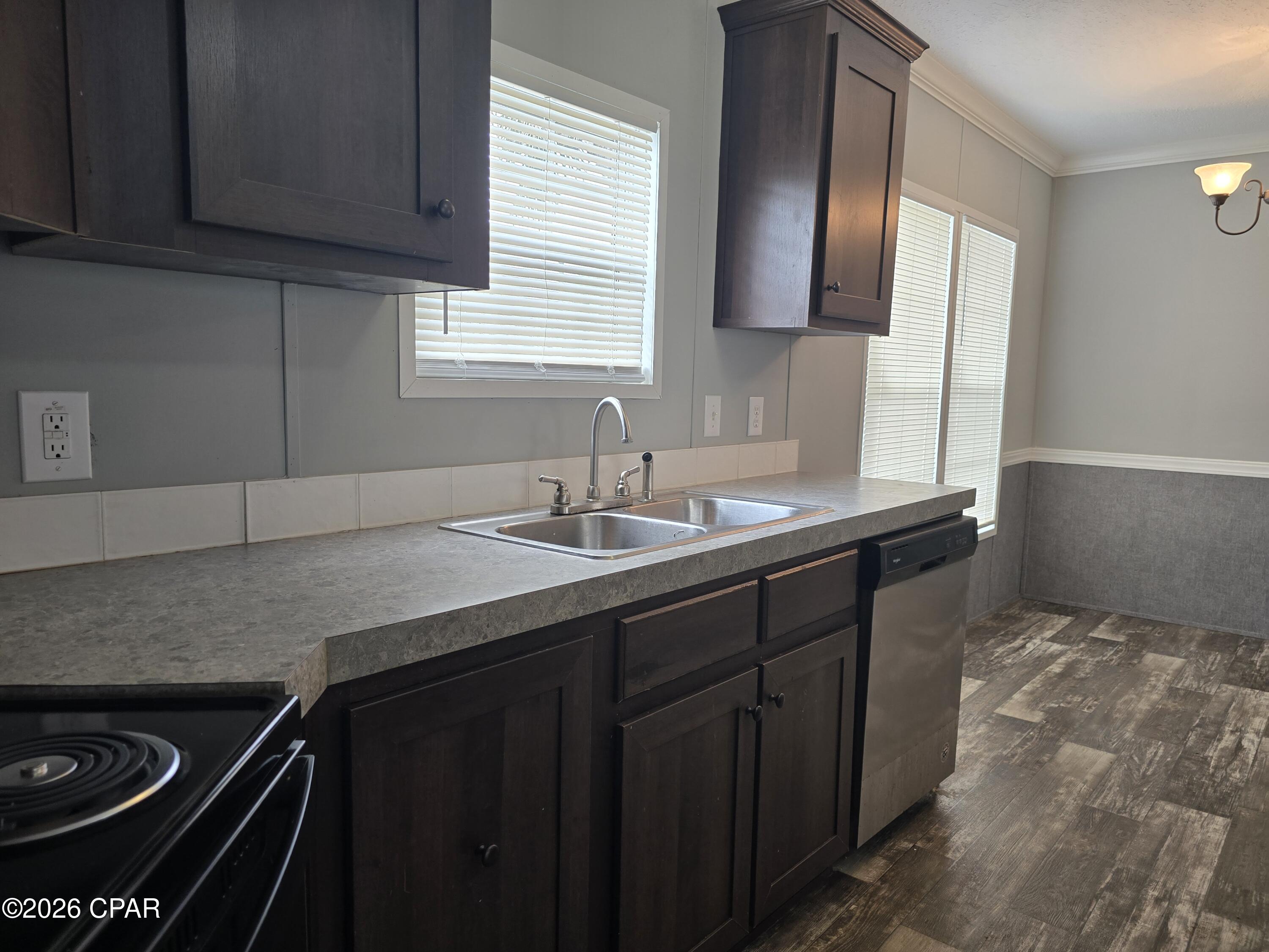 Image 6 For 233 Avenue  