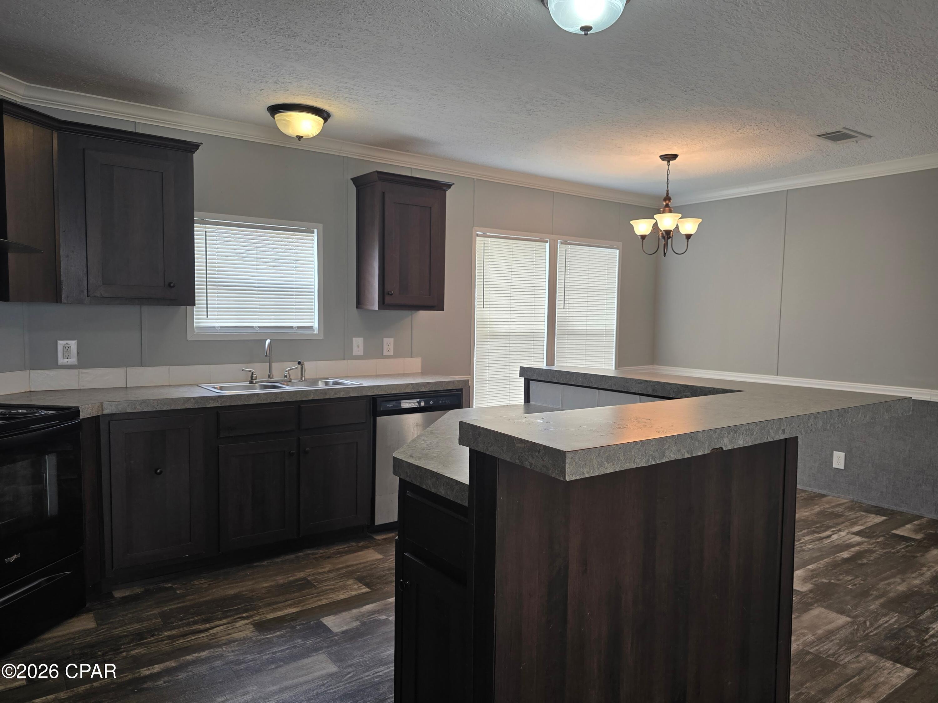 Image 8 For 233 Avenue  