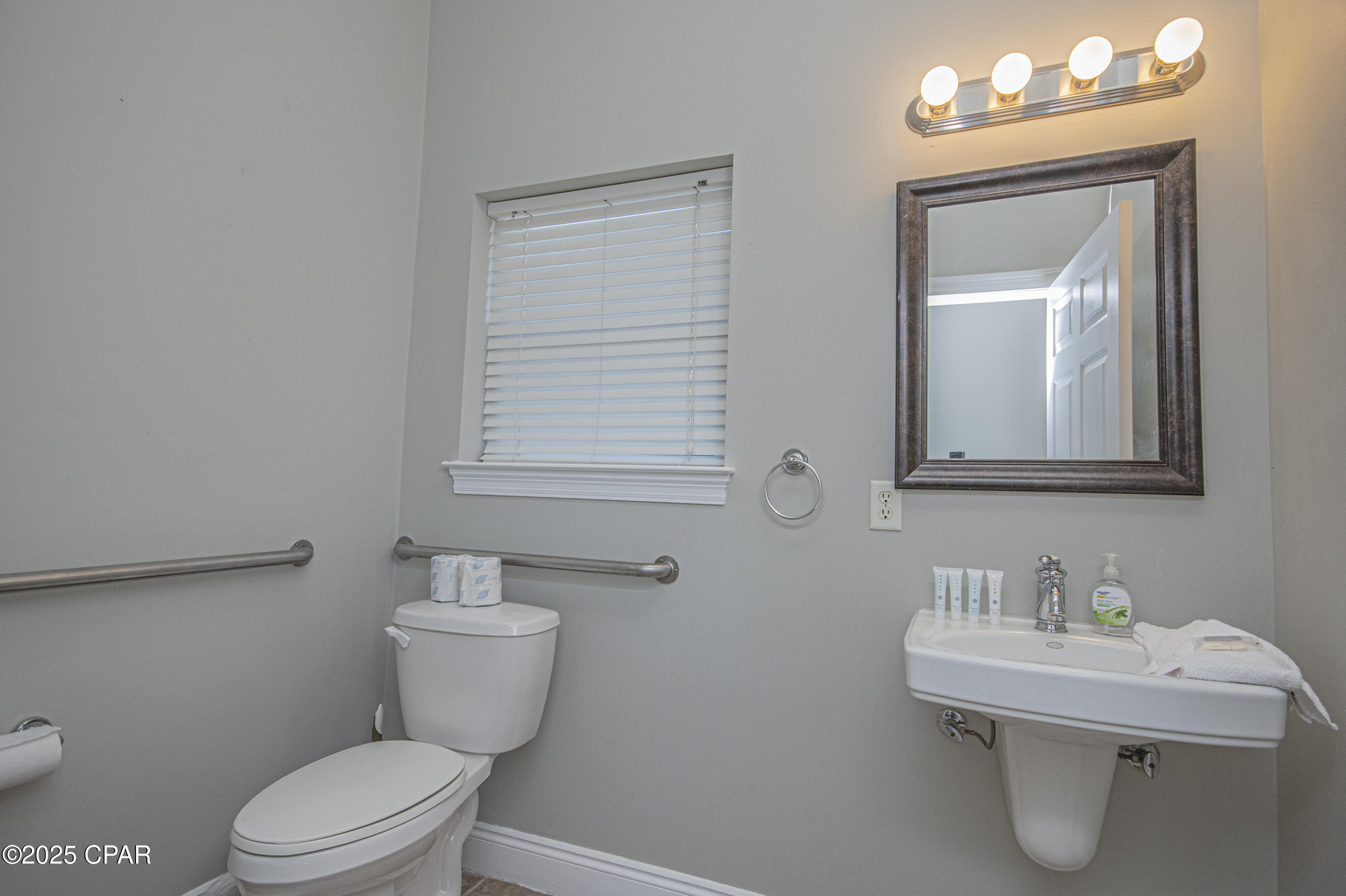 Image 18 For 411 La Valencia Circle