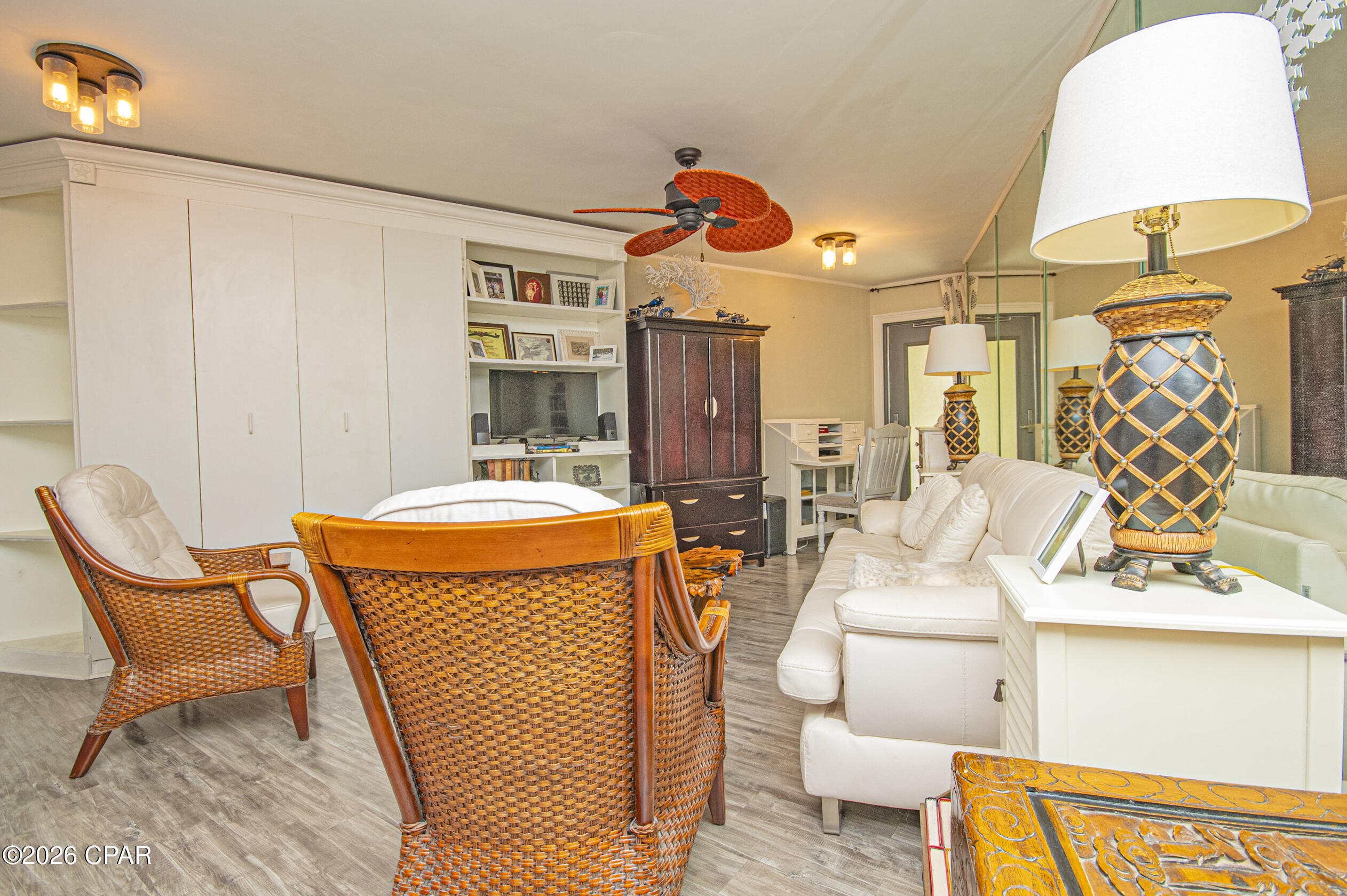 Image 10 For 4715 Thomas Drive E-2