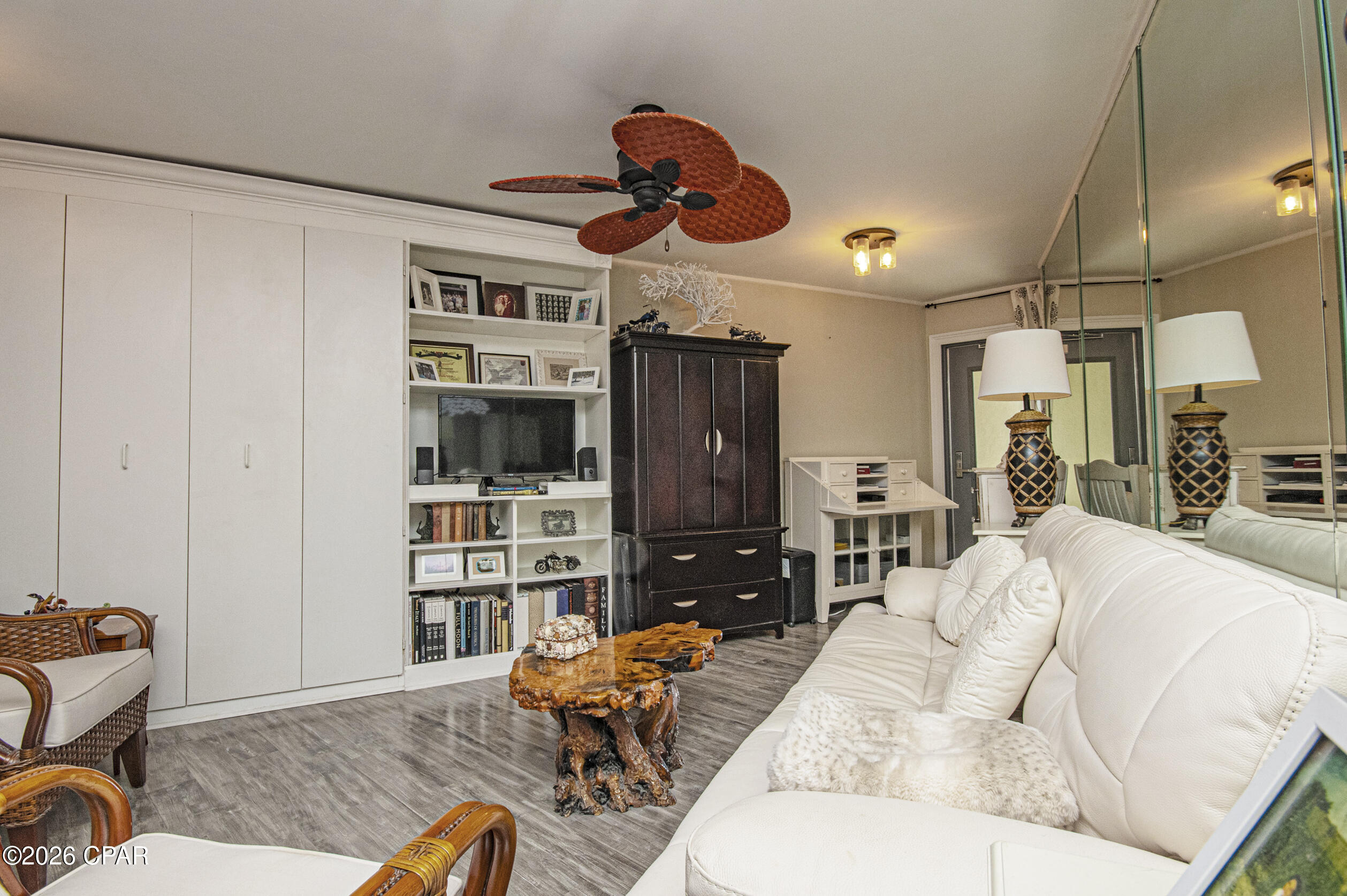 Image 13 For 4715 Thomas Drive E-2