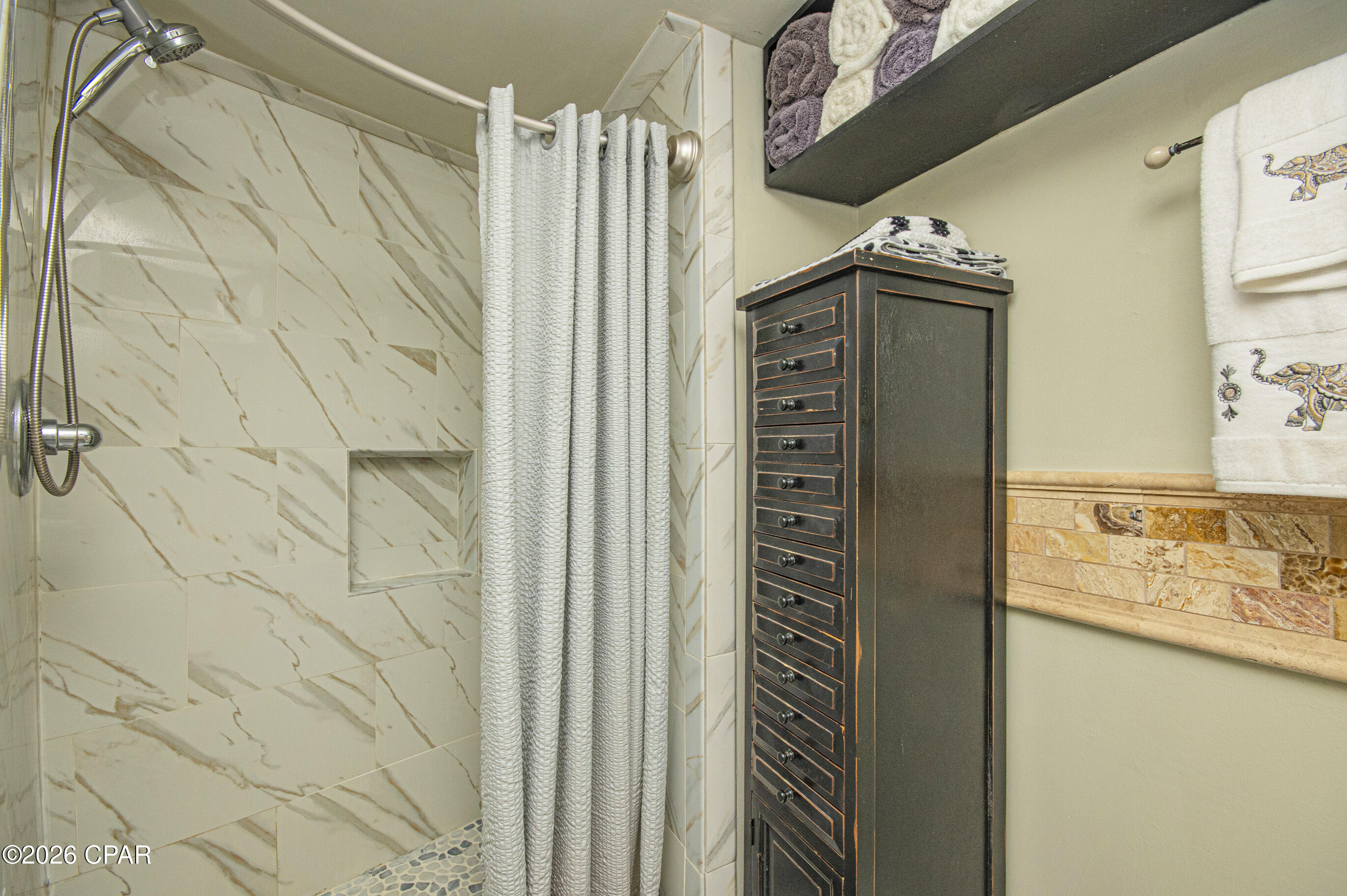 Image 17 For 4715 Thomas Drive E-2