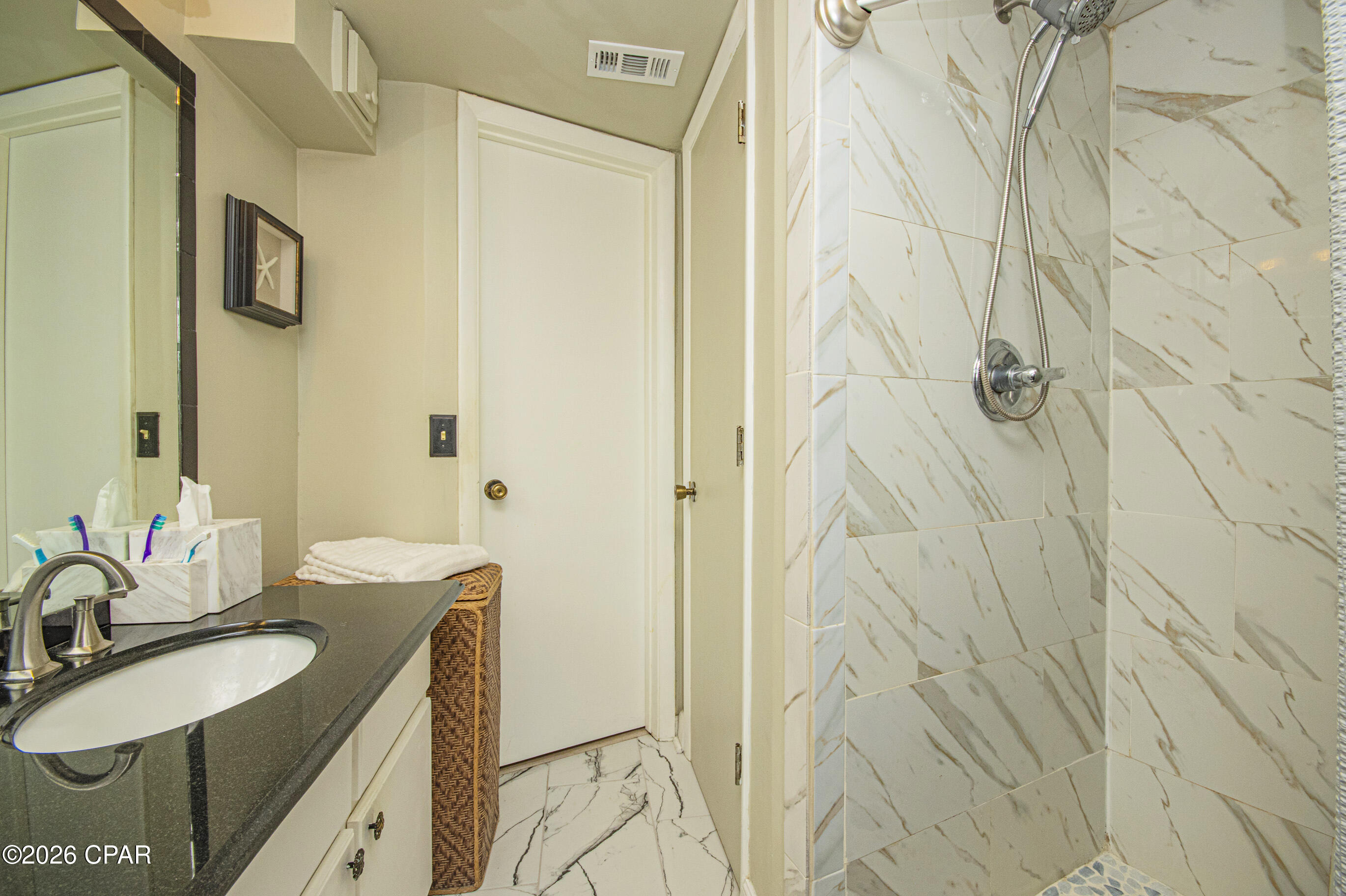 Image 18 For 4715 Thomas Drive E-2