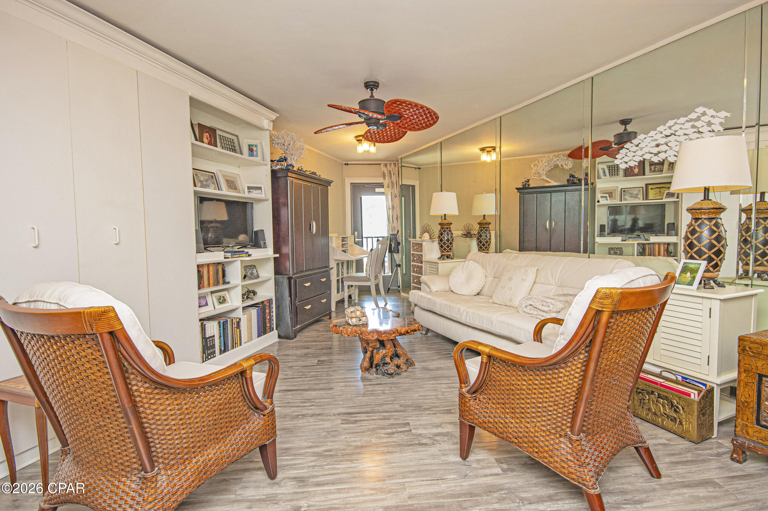 Image 8 For 4715 Thomas Drive E-2