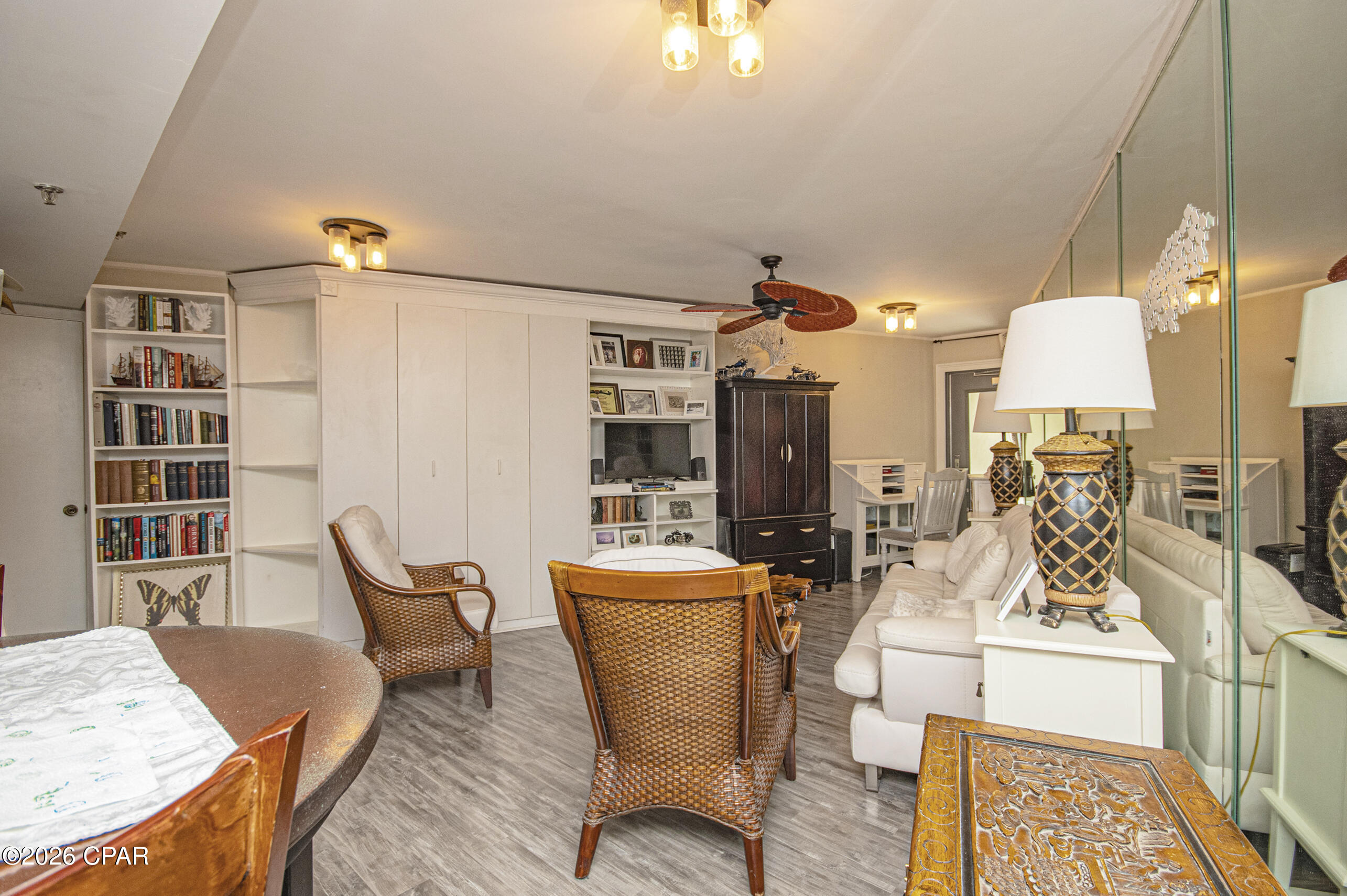 Image 9 For 4715 Thomas Drive E-2