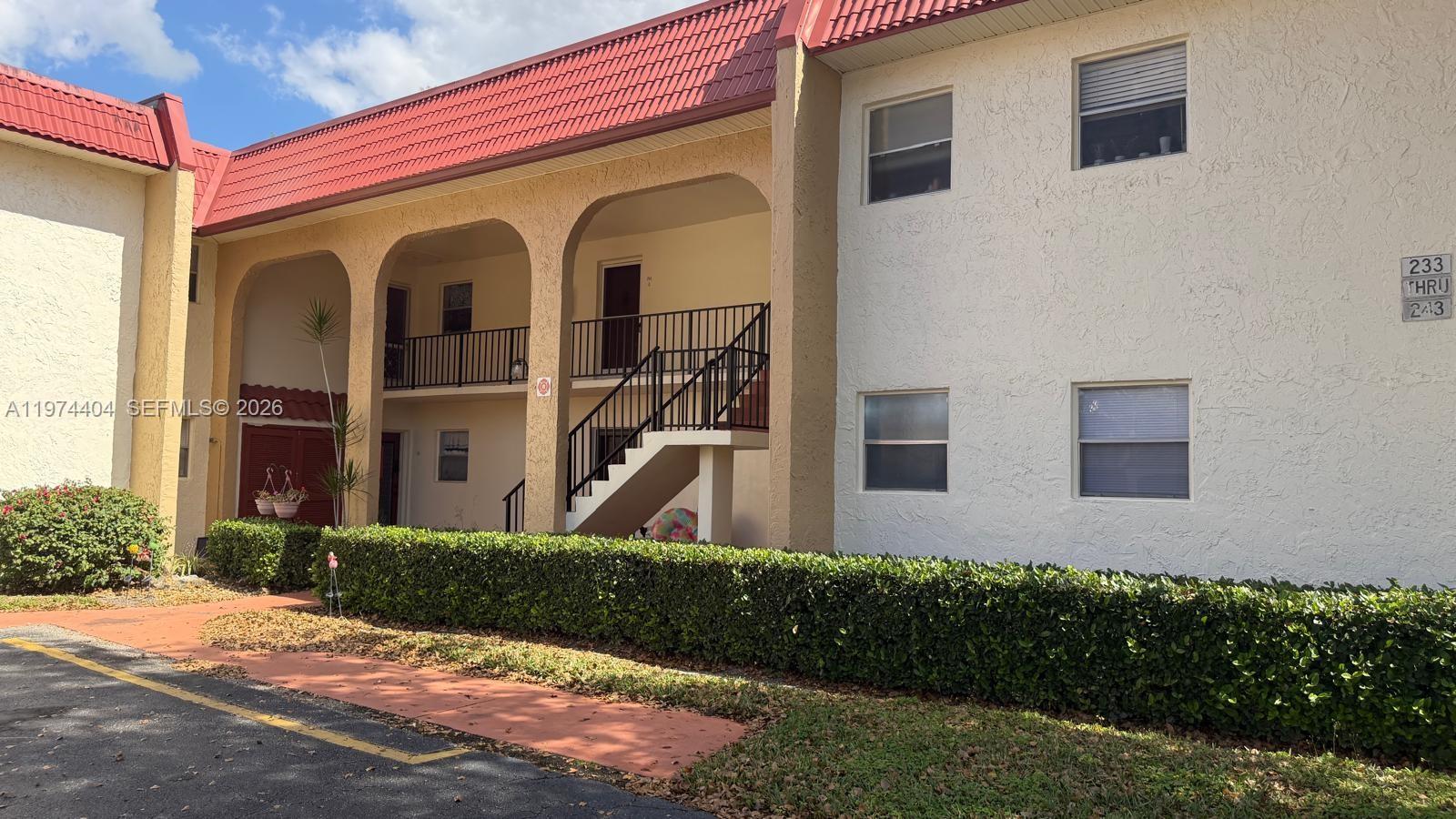 Golden Lakes Village Cond