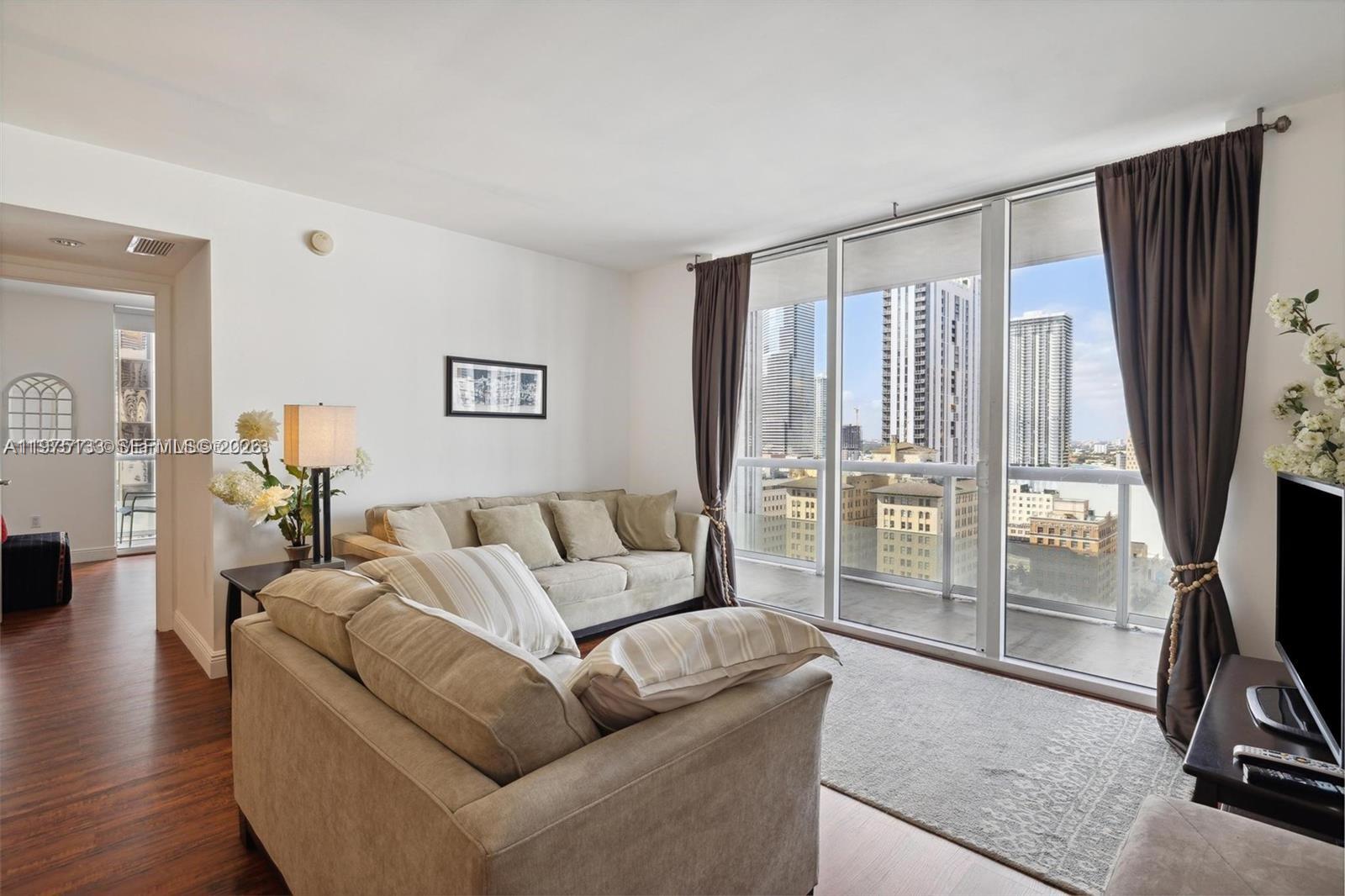 Apartamento à Venda em Miami, FL