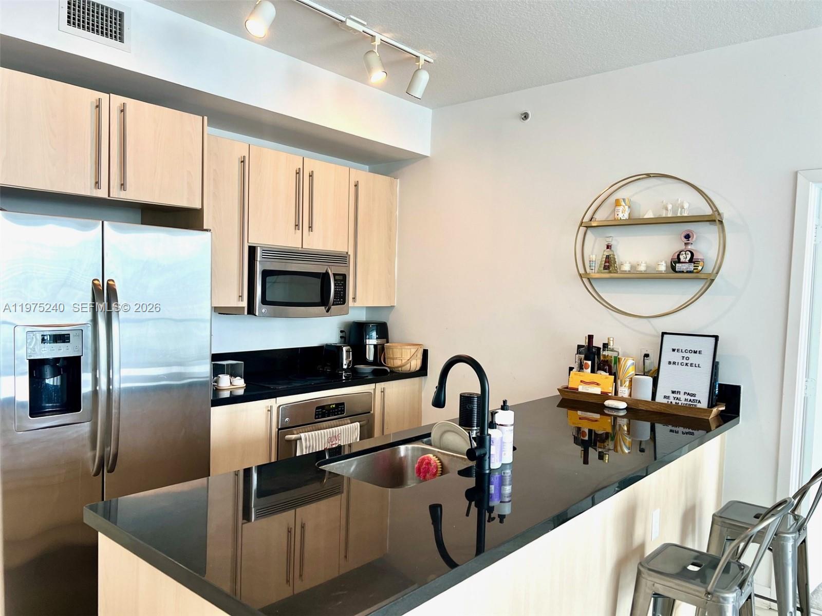 The Axis On Brickell Cond