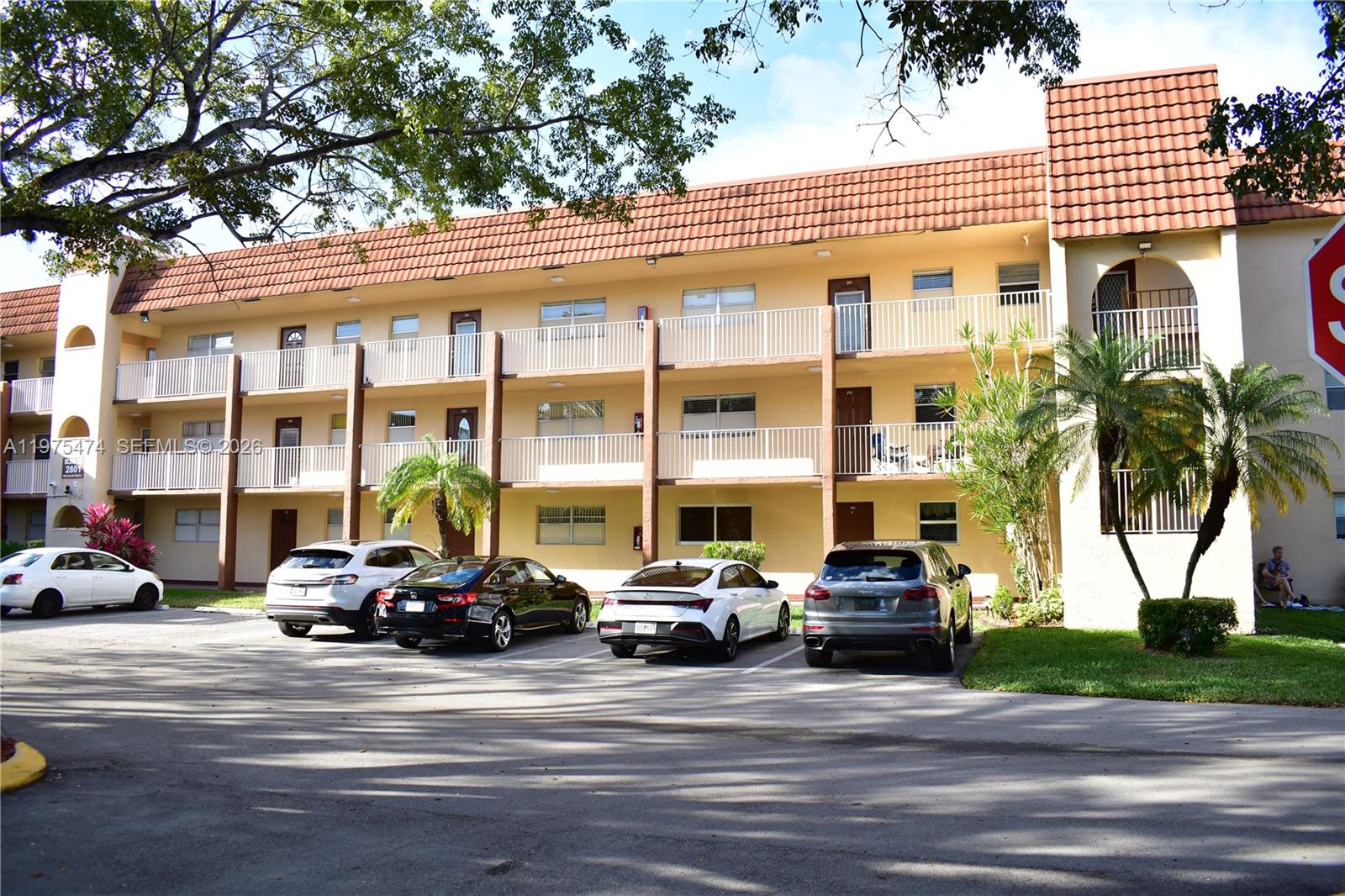 Sunrise Lakes 72 Condo