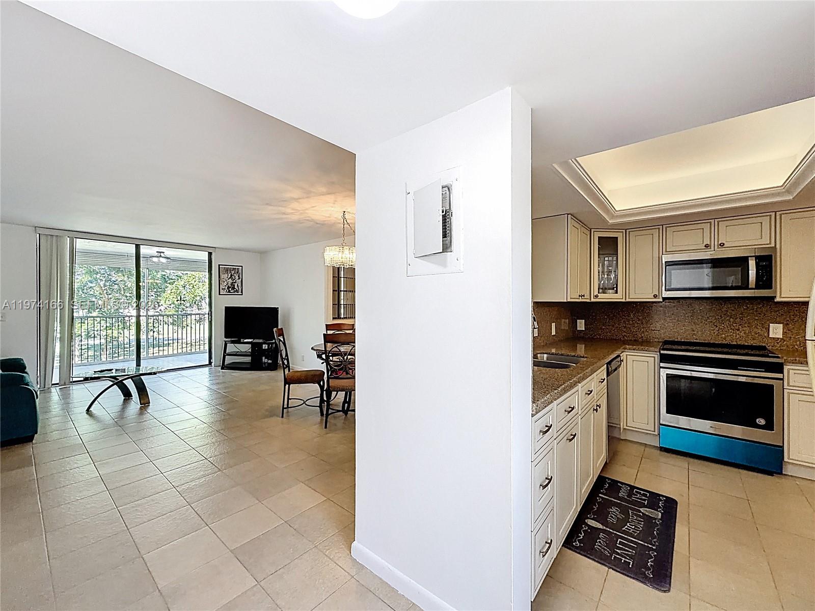 32 Of Palm Springs 3 Cond