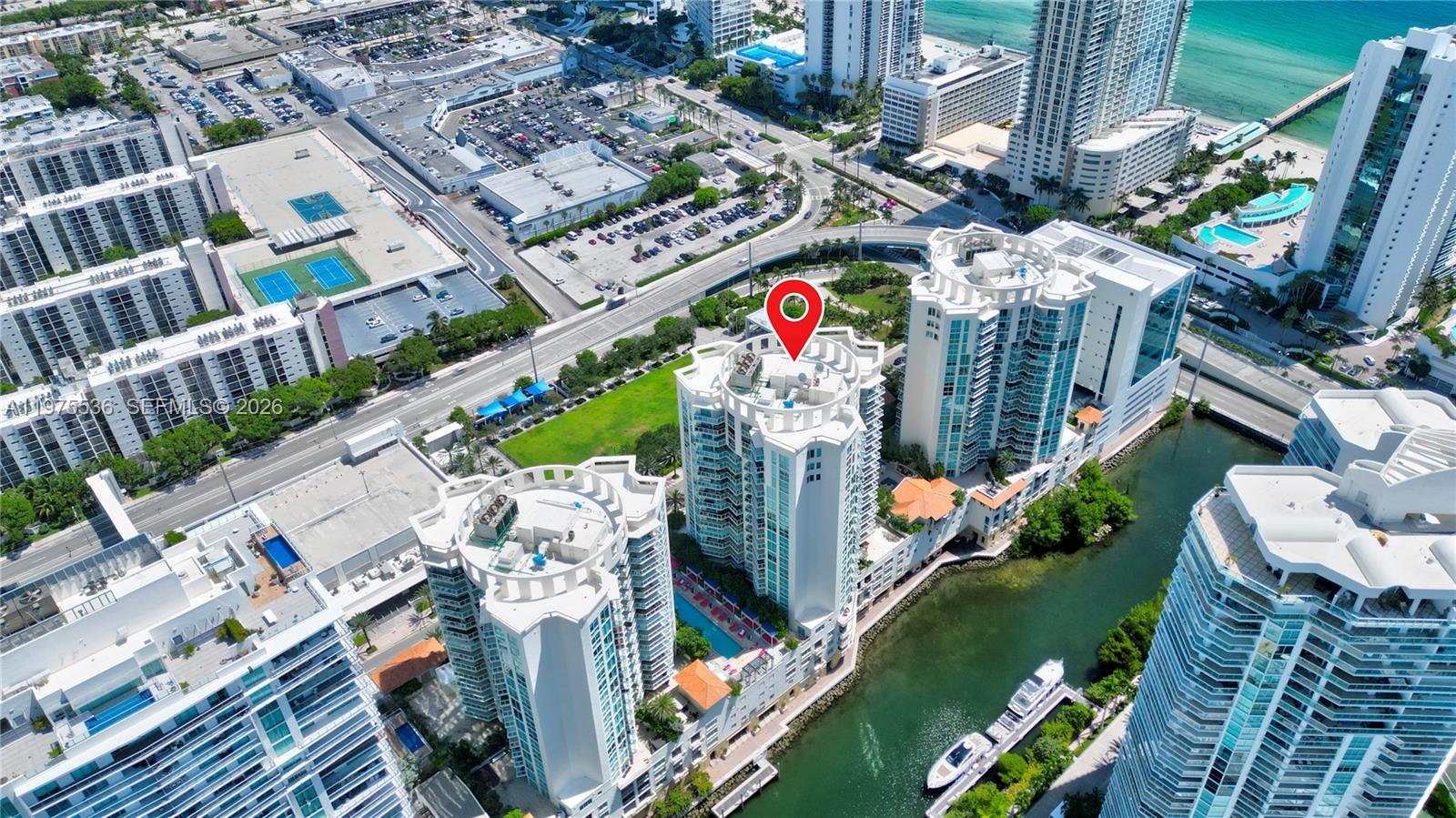 Apartamento à Venda em Sunny Isles Beach, FL