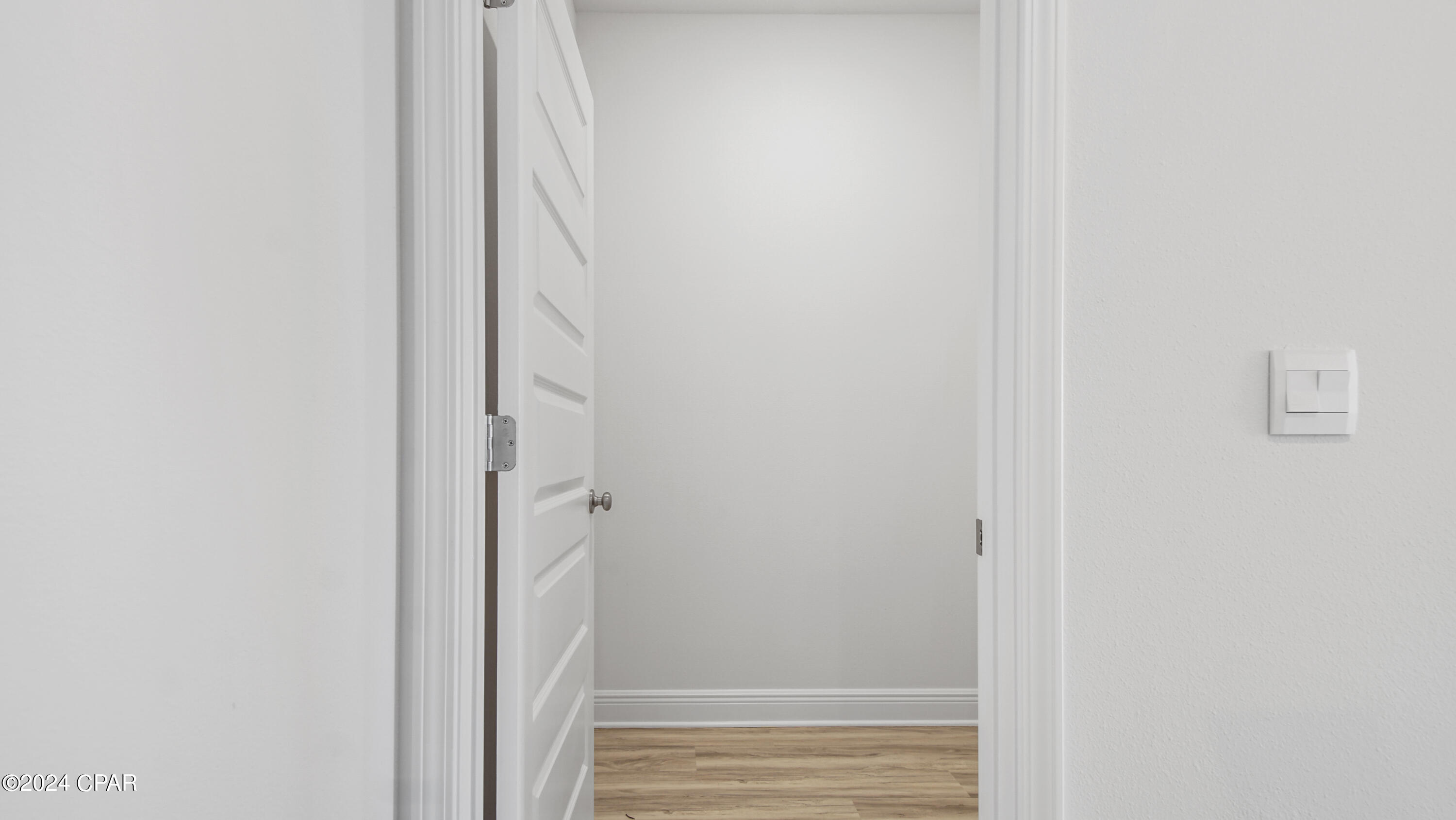 Image 33 For 586 Hancock Way