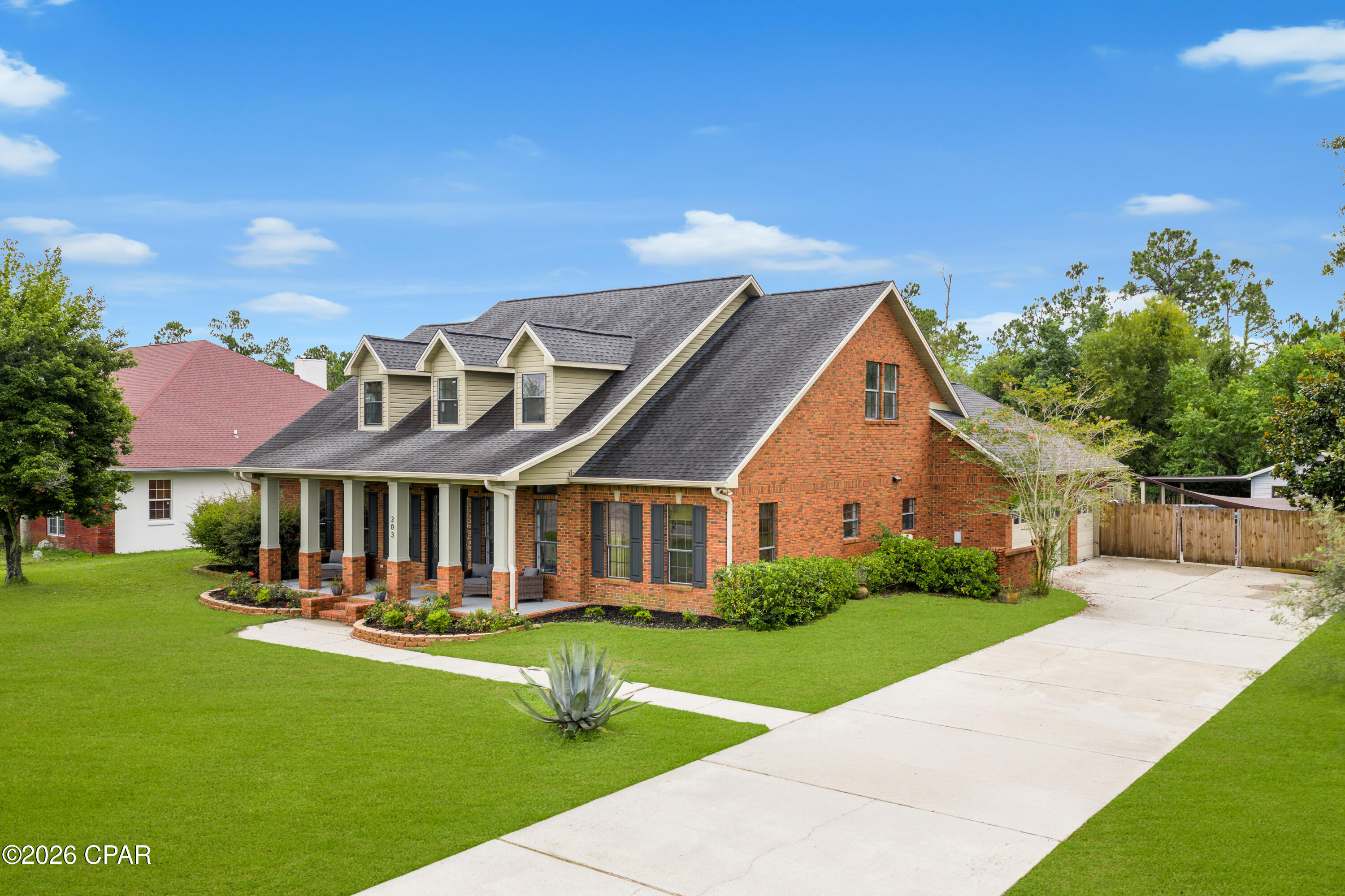 Listing photo id 1 for 203 Judy Circle