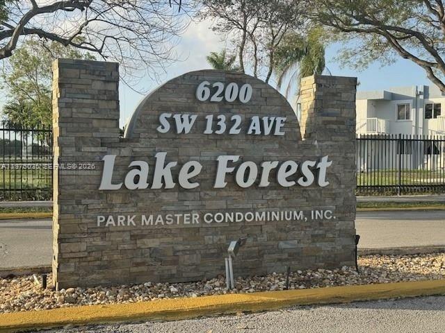 Lake Forest Park Condo VI