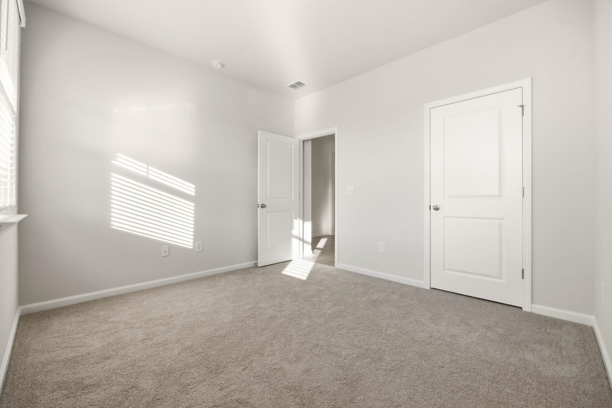 2605600 | Photo 22