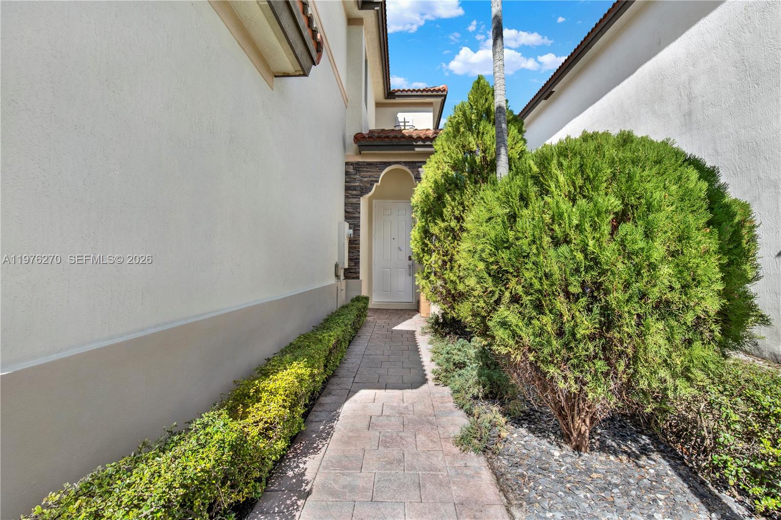 Lakes By The Bay Faye Rep