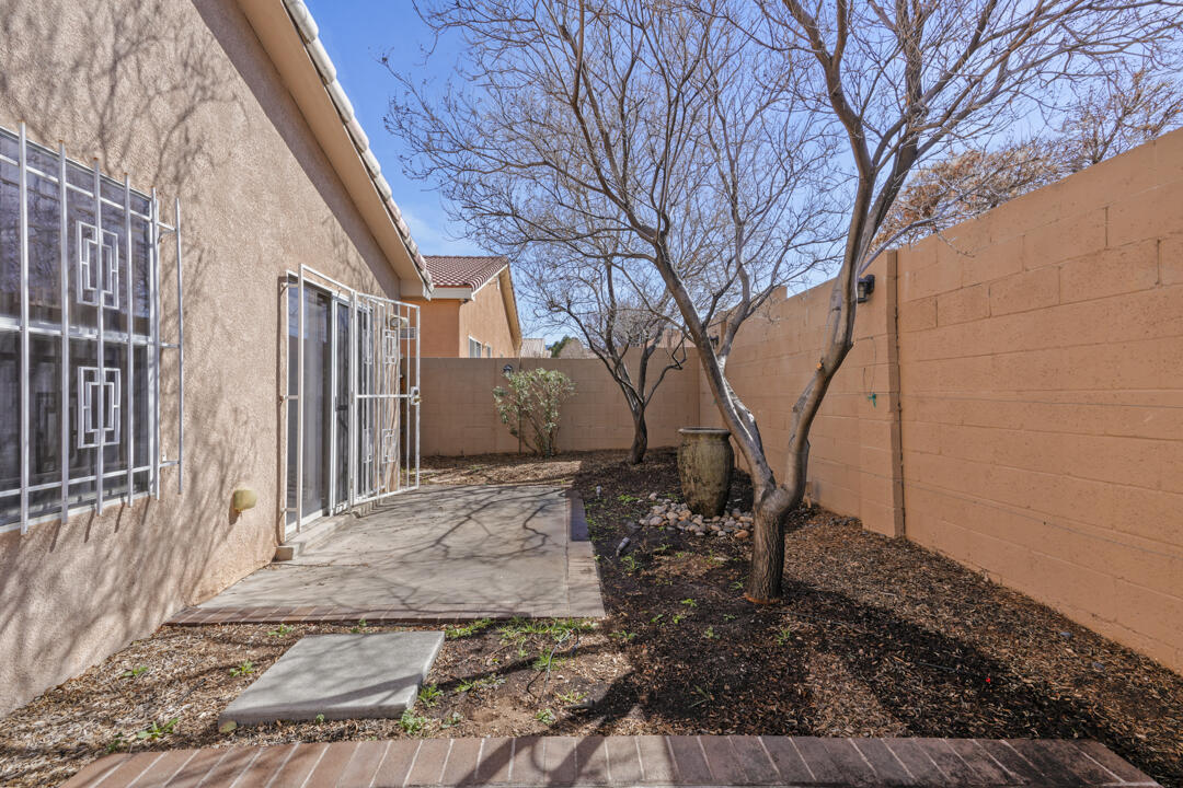 Photo 3 — 6612 Ladrillo Place NE