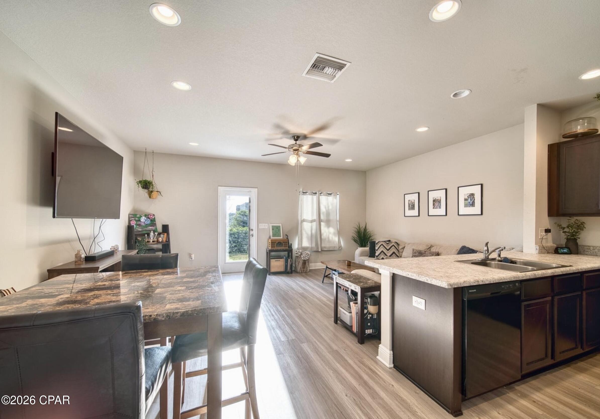 Image 4 For 5849 Bay Place