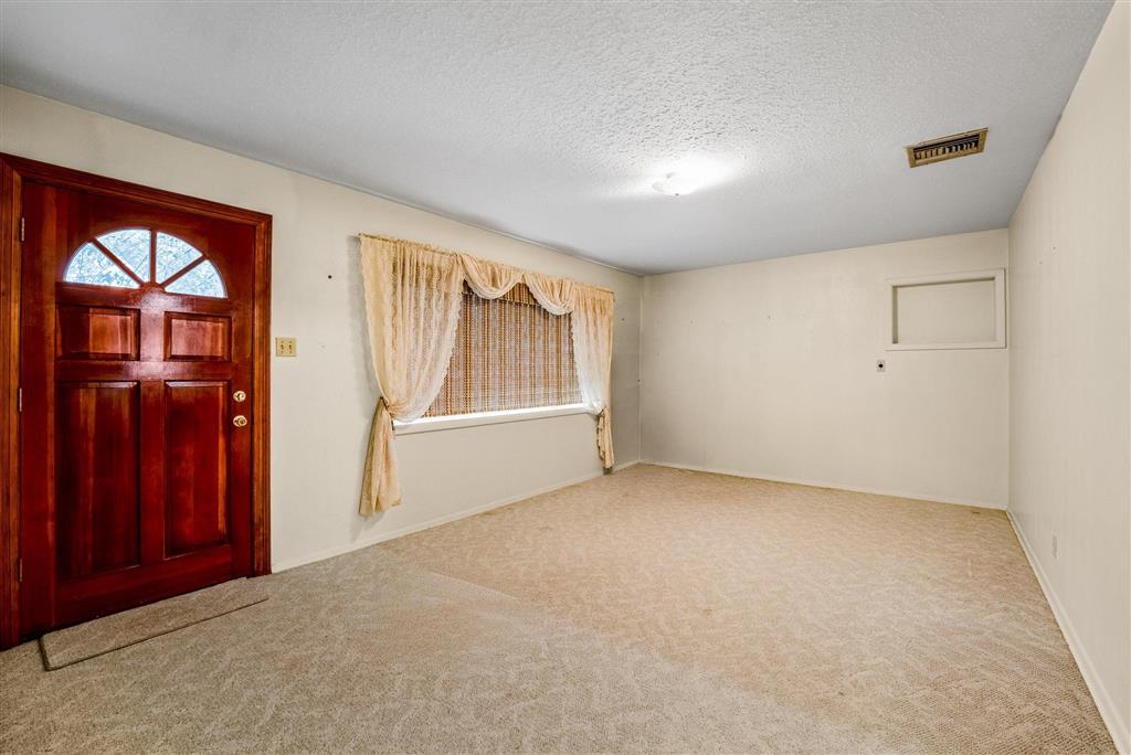 4439 Oaklawn — photo 2