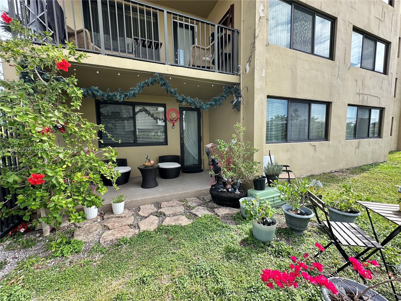 Yacht Club Condo (The)