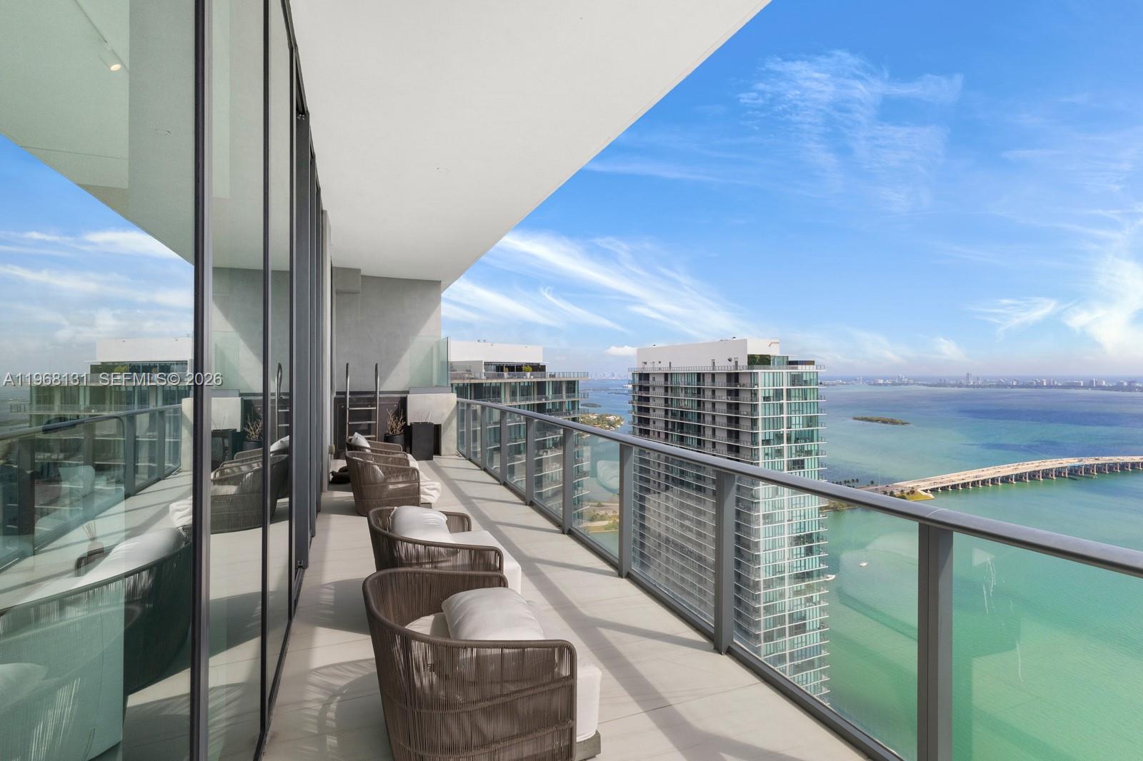 Apartamento para Alugar em Miami, FL