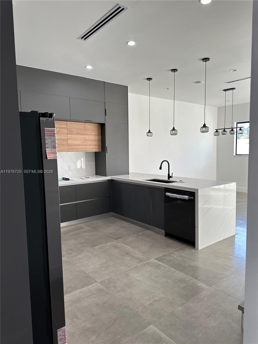 Designer master bathroom at 4655 32nd Ave - Townhouse in Dania Beach