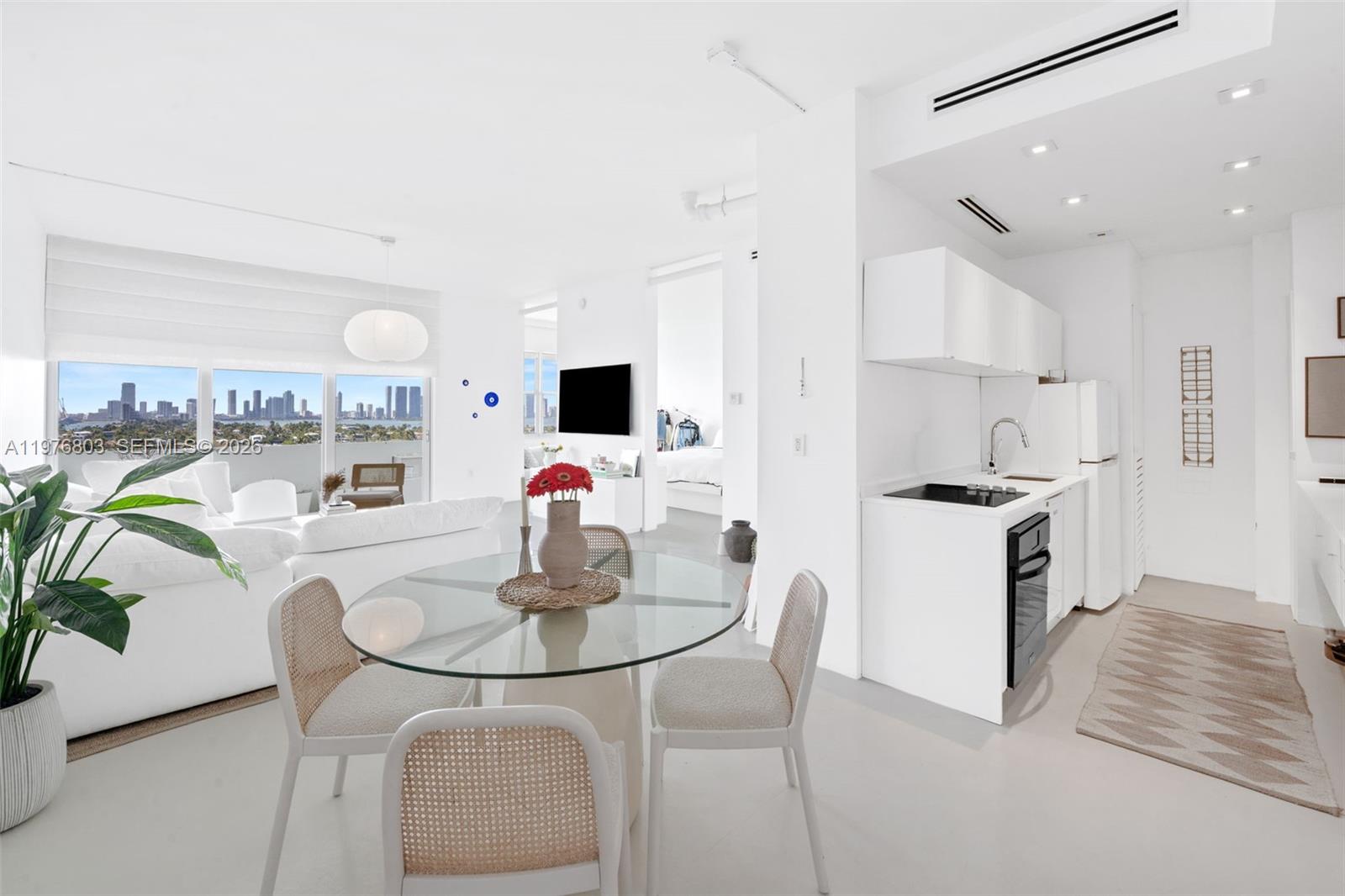 Elegant master bedroom retreat at 3 Island Ave - Condo in Miami Beach
