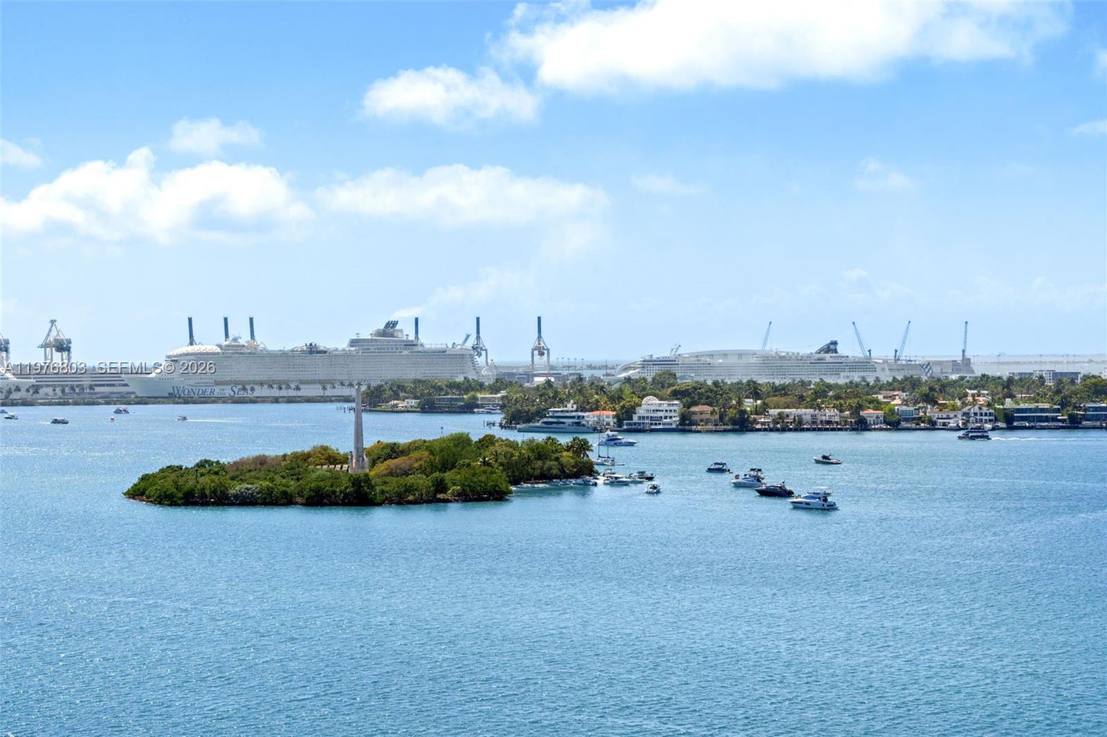Waterfront views and dock access at 3 Island Ave - Condo in Miami Beach