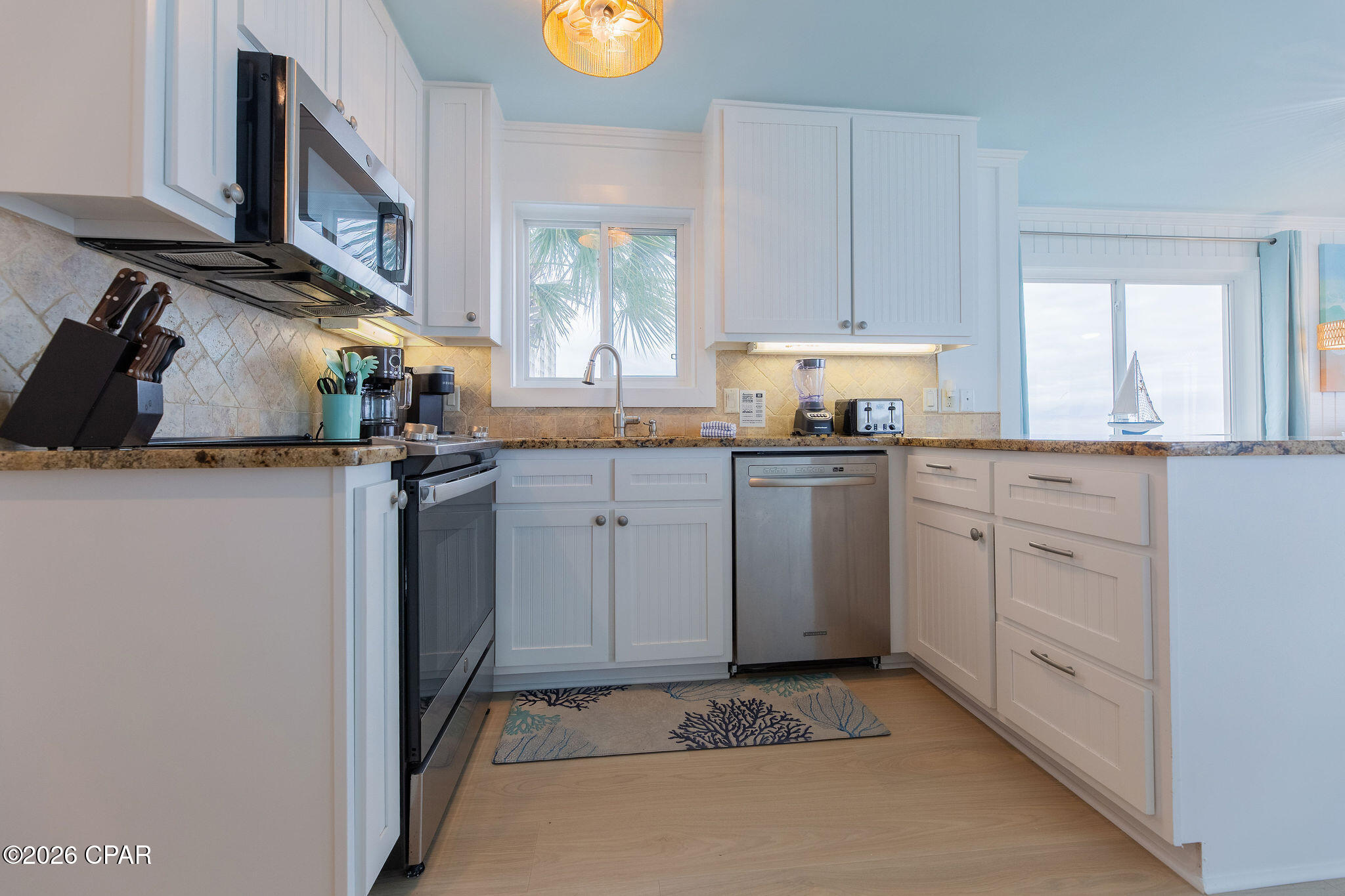 Listing photo id 13 for 5903 Gulf Drive