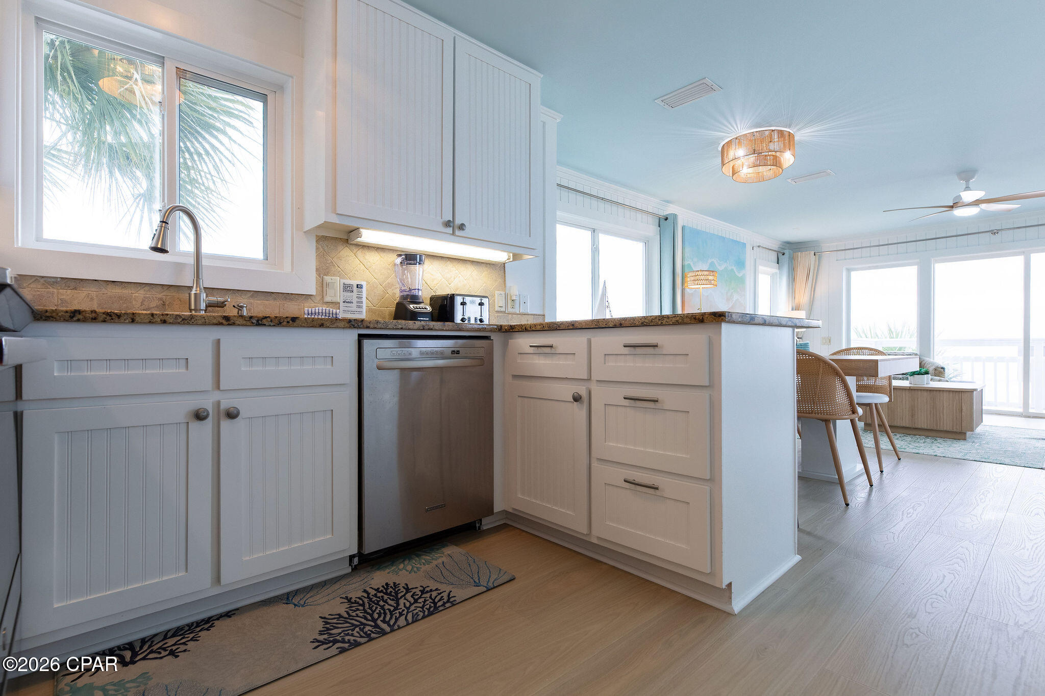 Listing photo id 14 for 5903 Gulf Drive