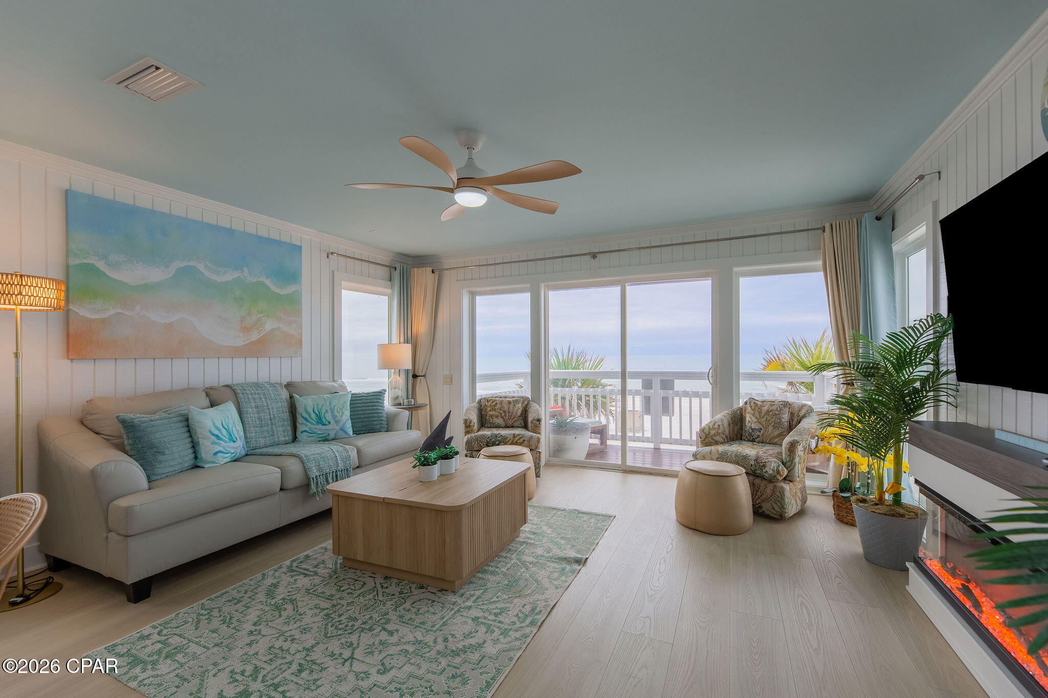 Listing photo id 2 for 5903 Gulf Drive