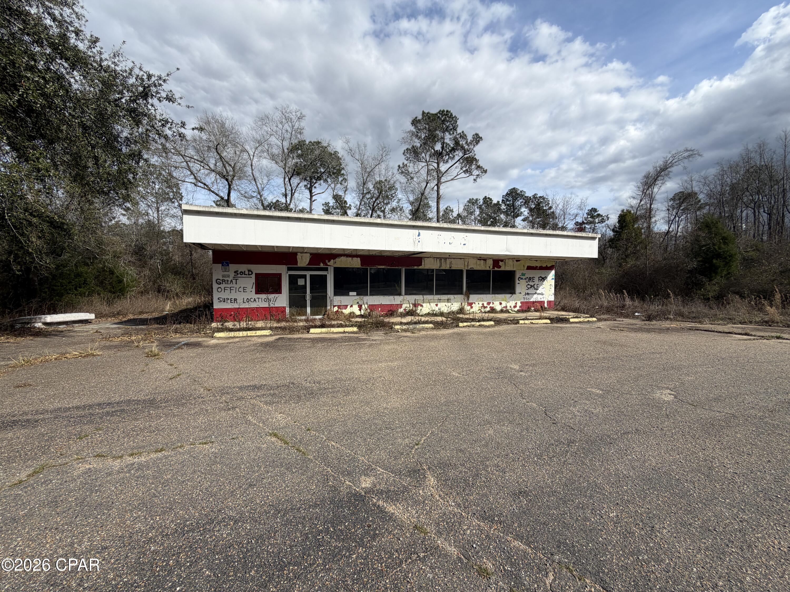 Listing photo id 2 for 2124 Porter Avenue