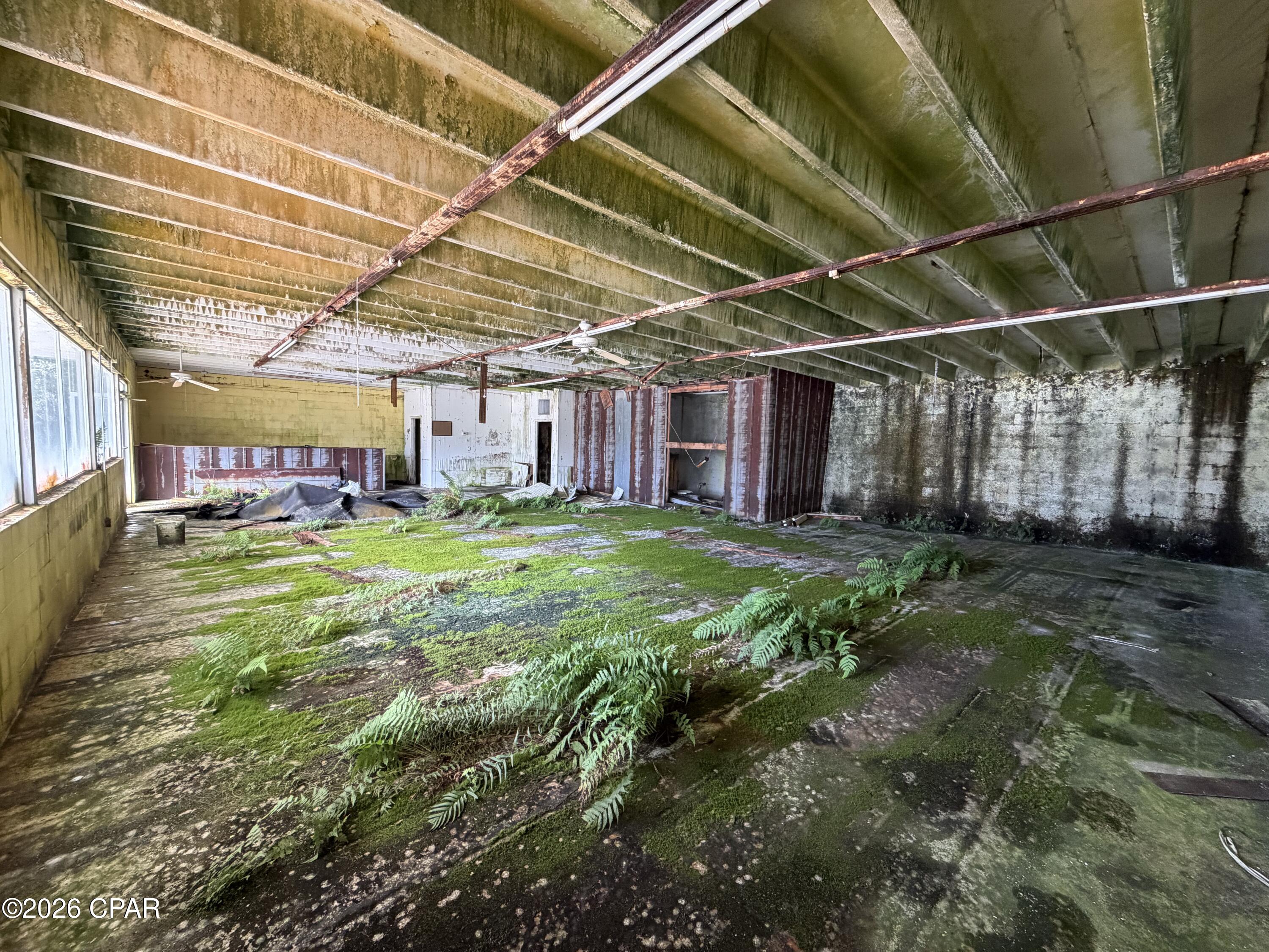 Listing photo id 3 for 2124 Porter Avenue