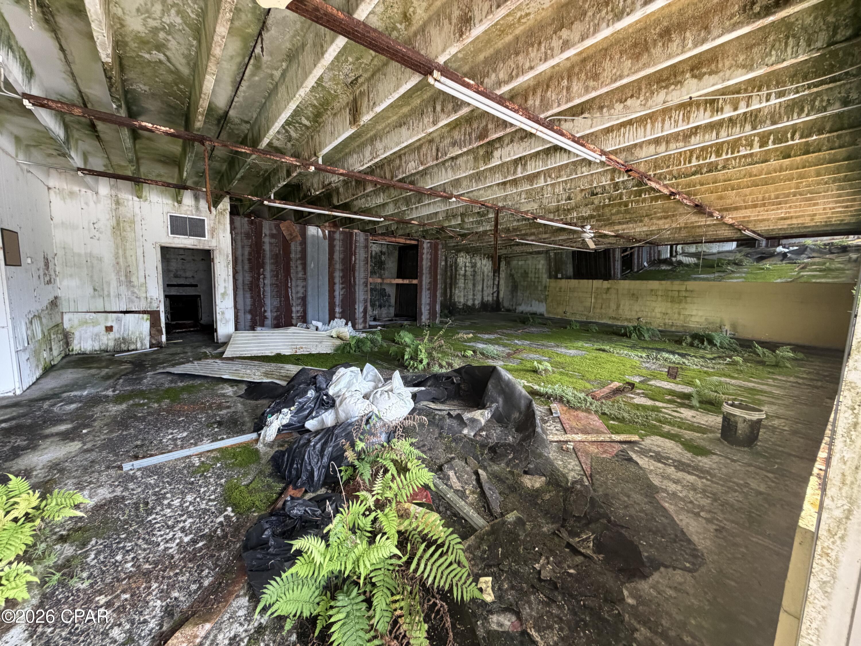 Listing photo id 4 for 2124 Porter Avenue