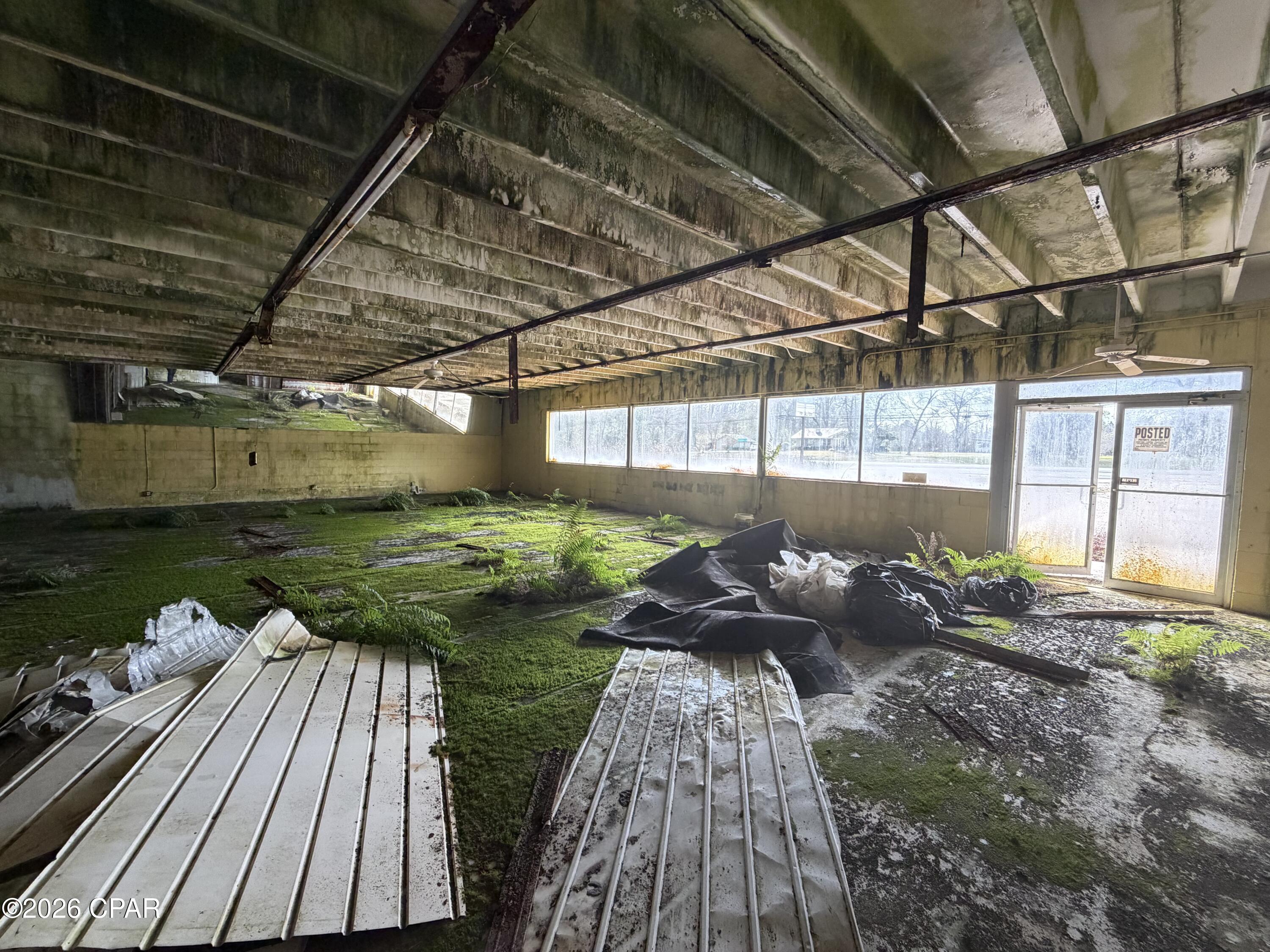 Listing photo id 7 for 2124 Porter Avenue