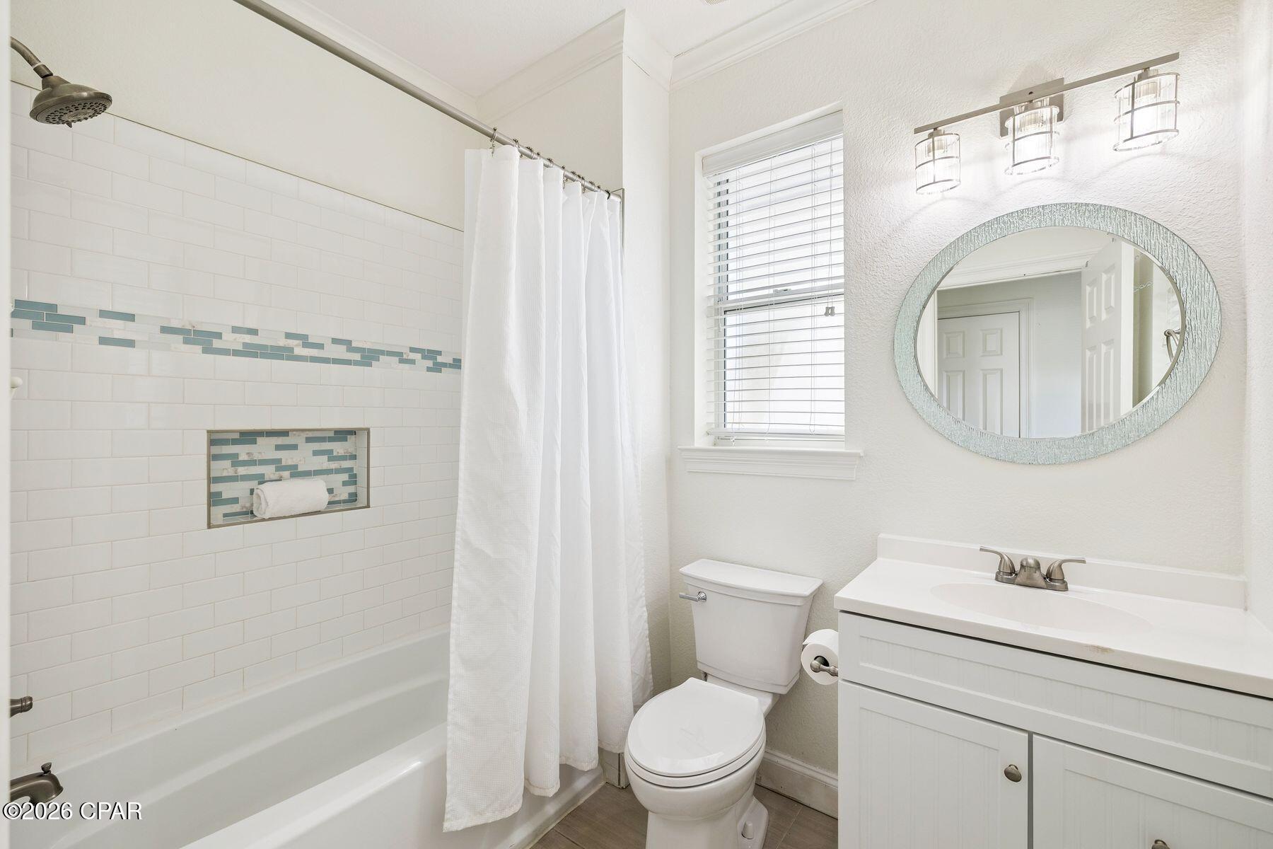 Listing photo id 16 for 4551 Village Way