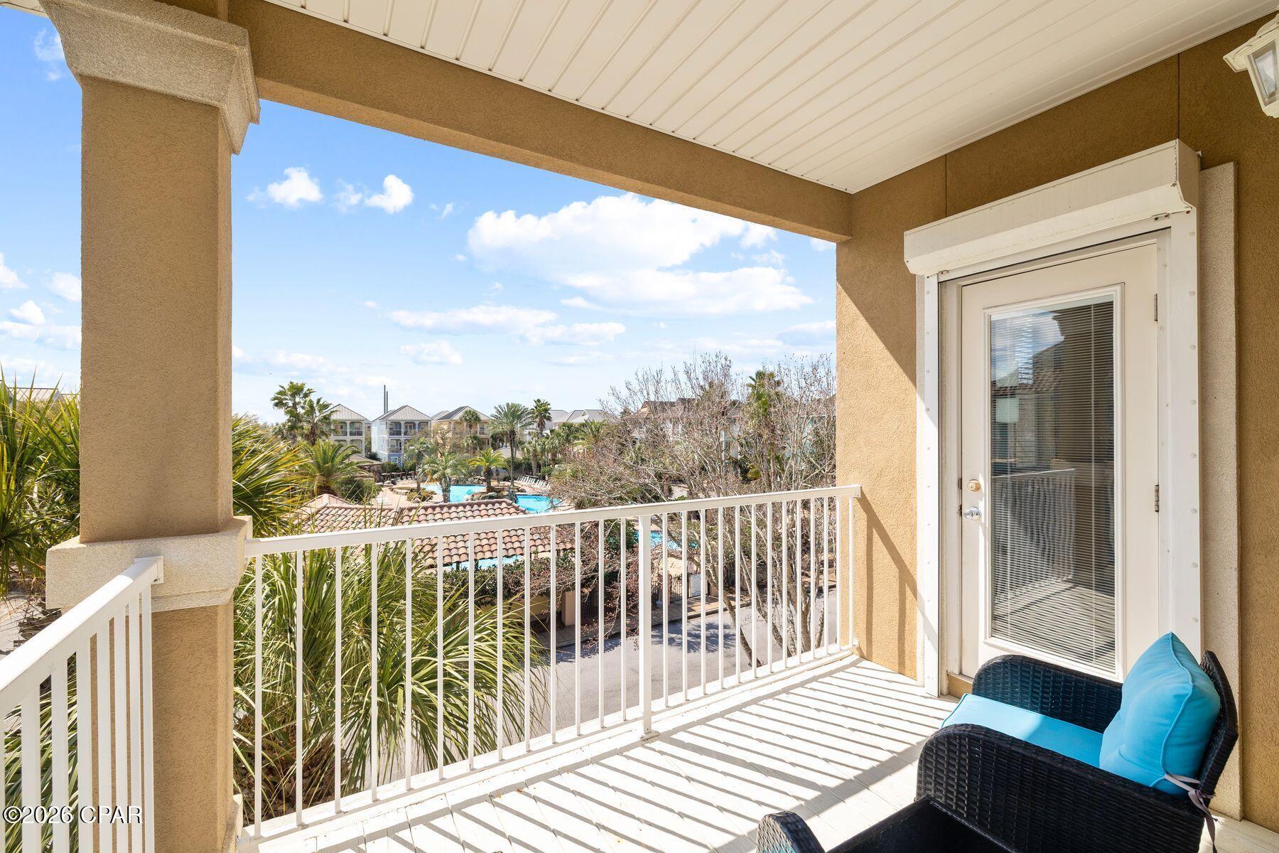 Listing photo id 23 for 4551 Village Way