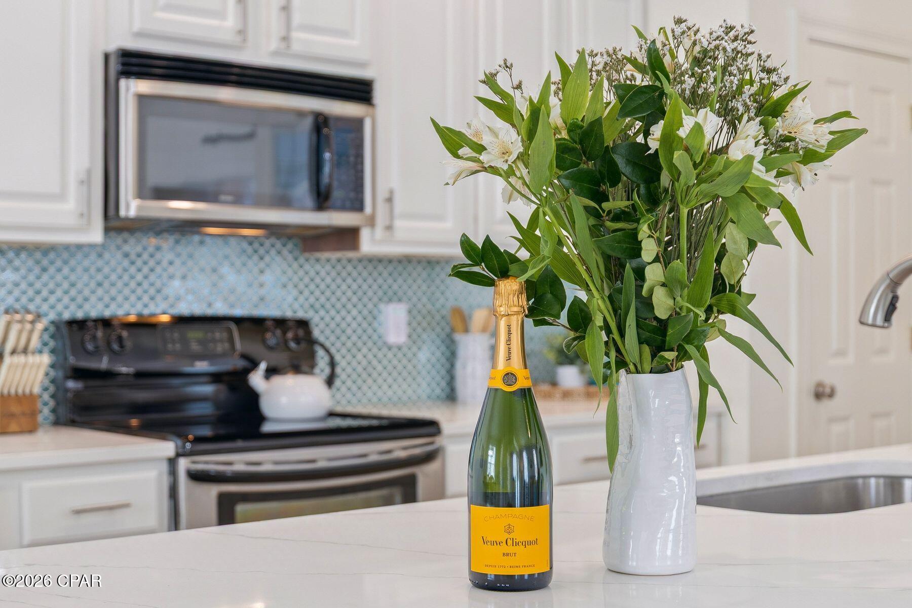 Listing photo id 5 for 4551 Village Way