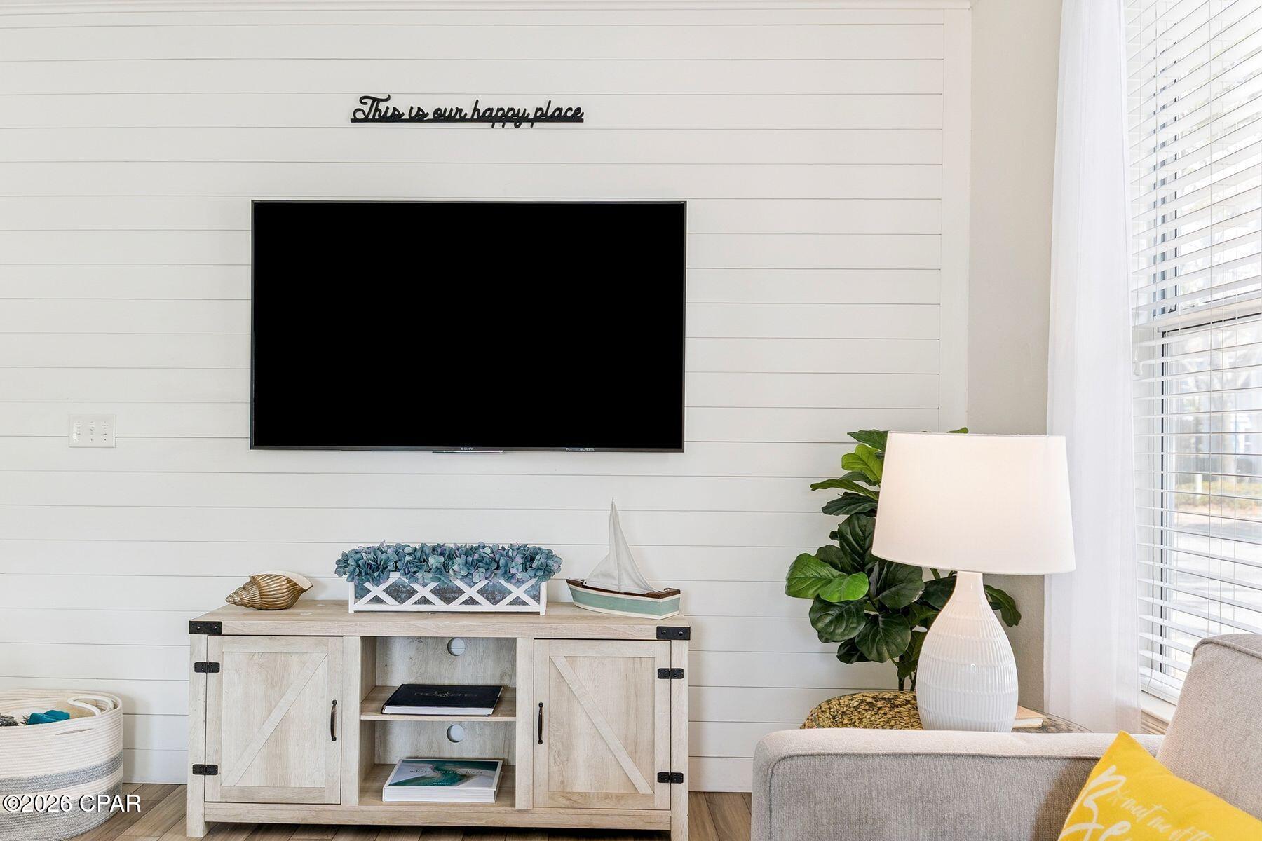 Listing photo id 7 for 4551 Village Way