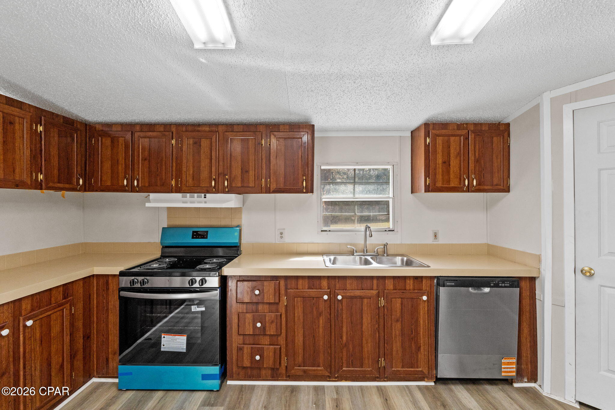 Listing photo id 16 for 4890 Logan Loop