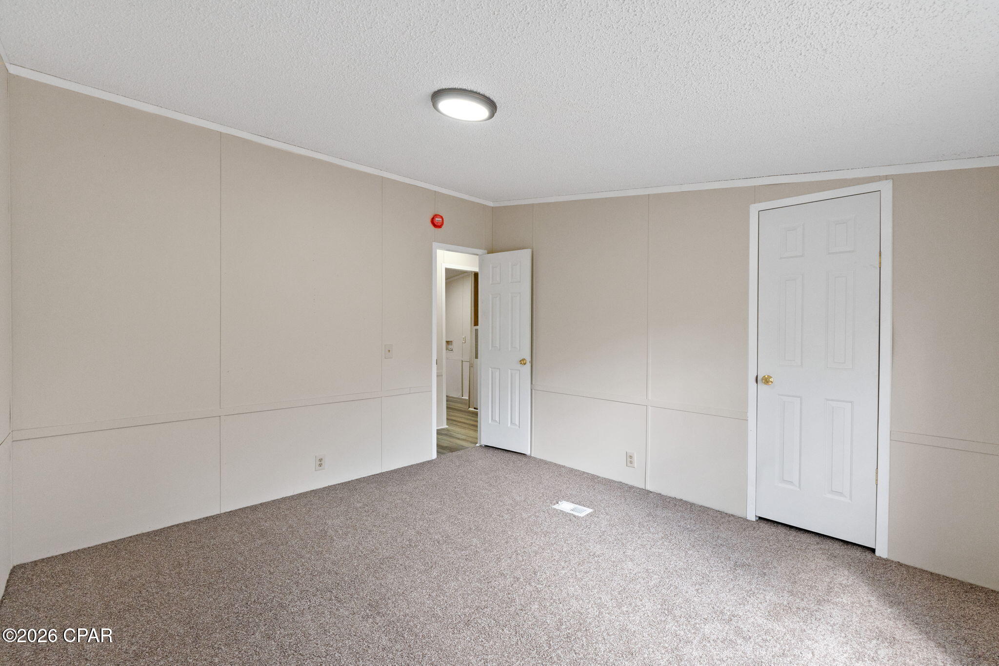 Listing photo id 23 for 4890 Logan Loop